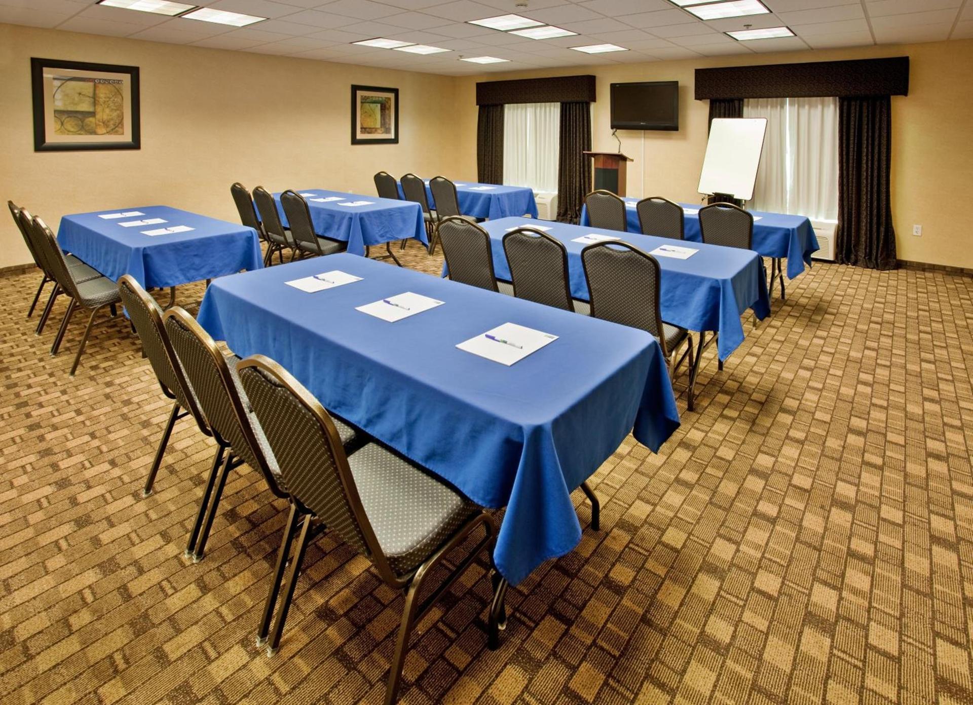 Holiday Inn Express Hotel & Suites Wichita Airport by IHG photo 28