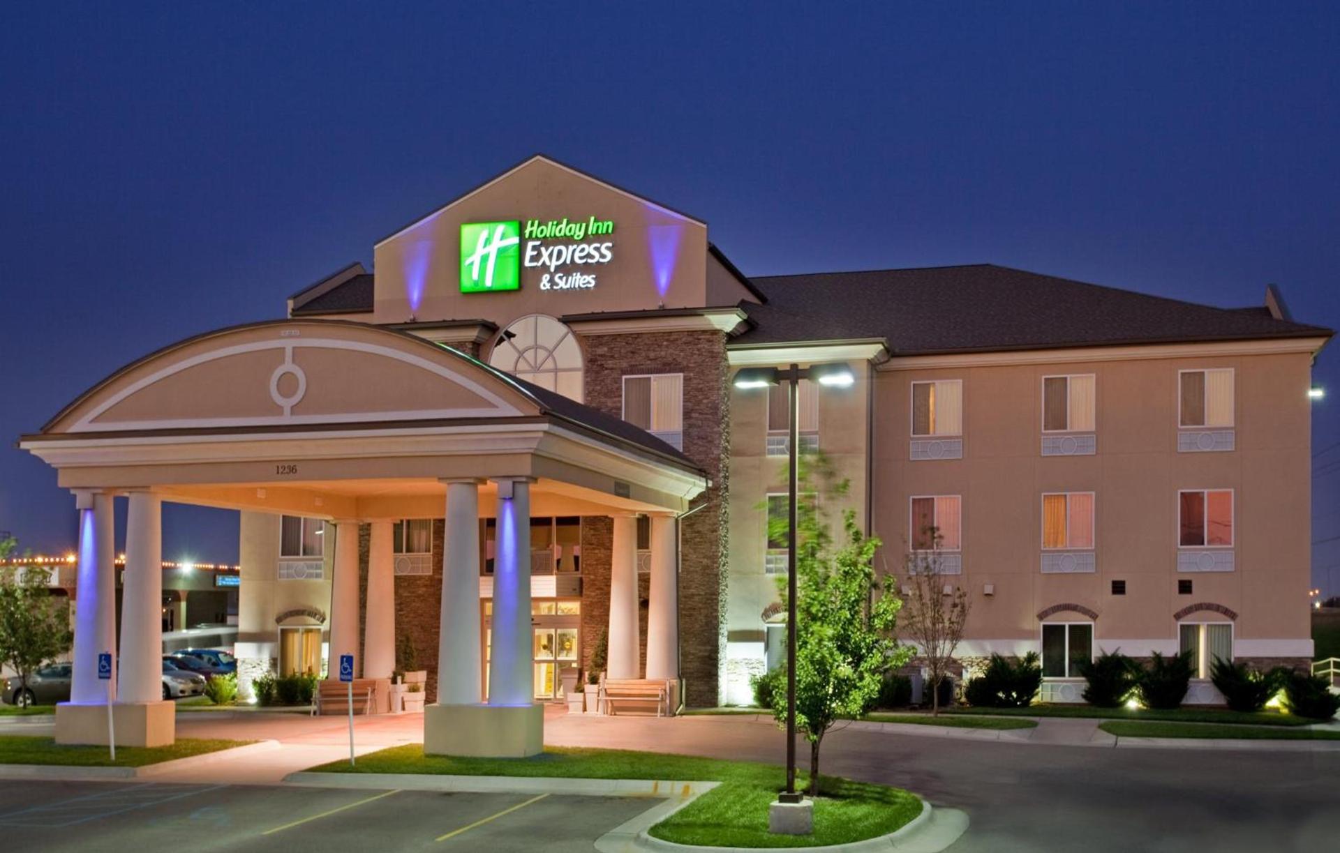 Holiday Inn Express Hotel & Suites Wichita Airport by IHG photo 22
