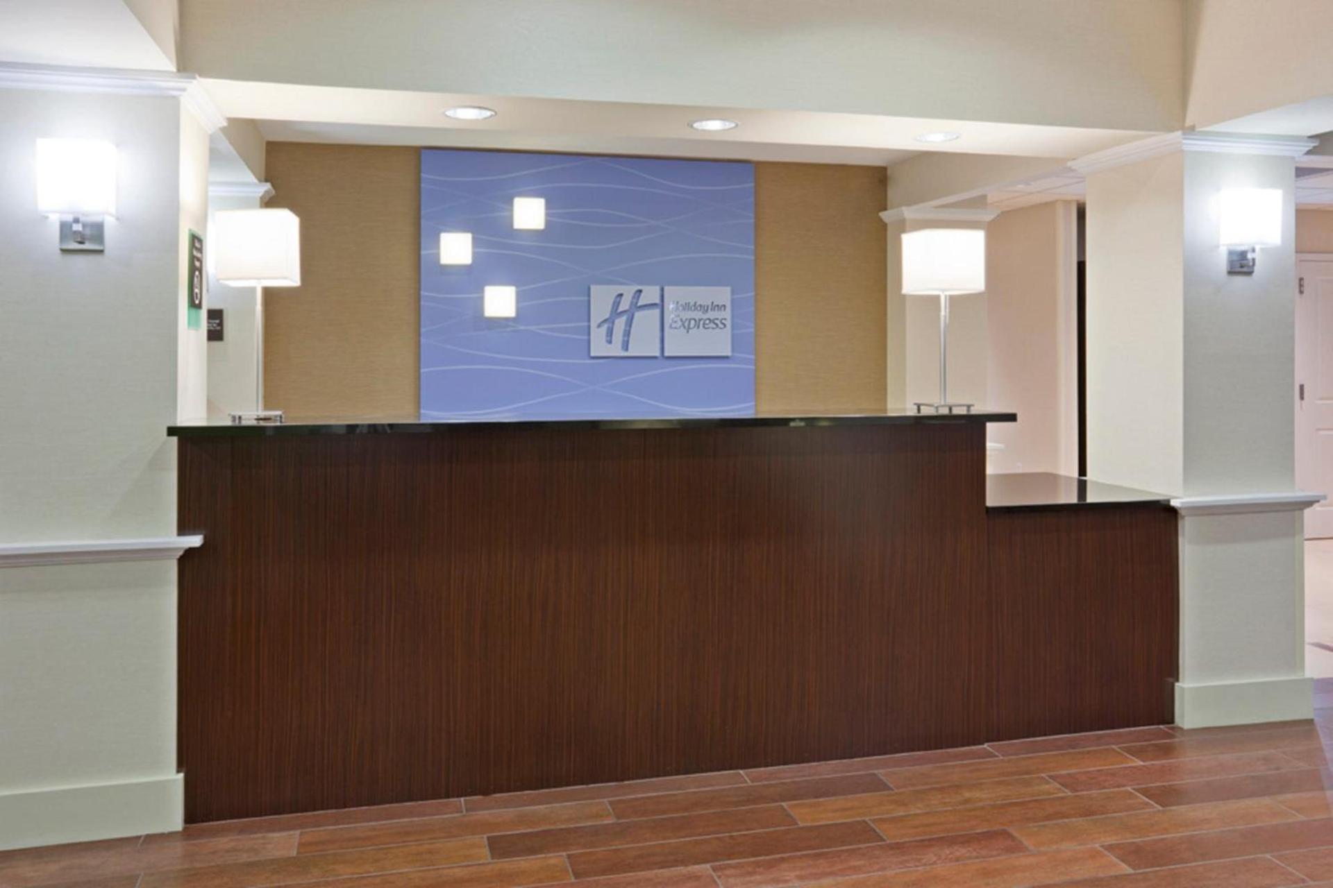 Holiday Inn Express Hotel & Suites Rogers by IHG photo 6