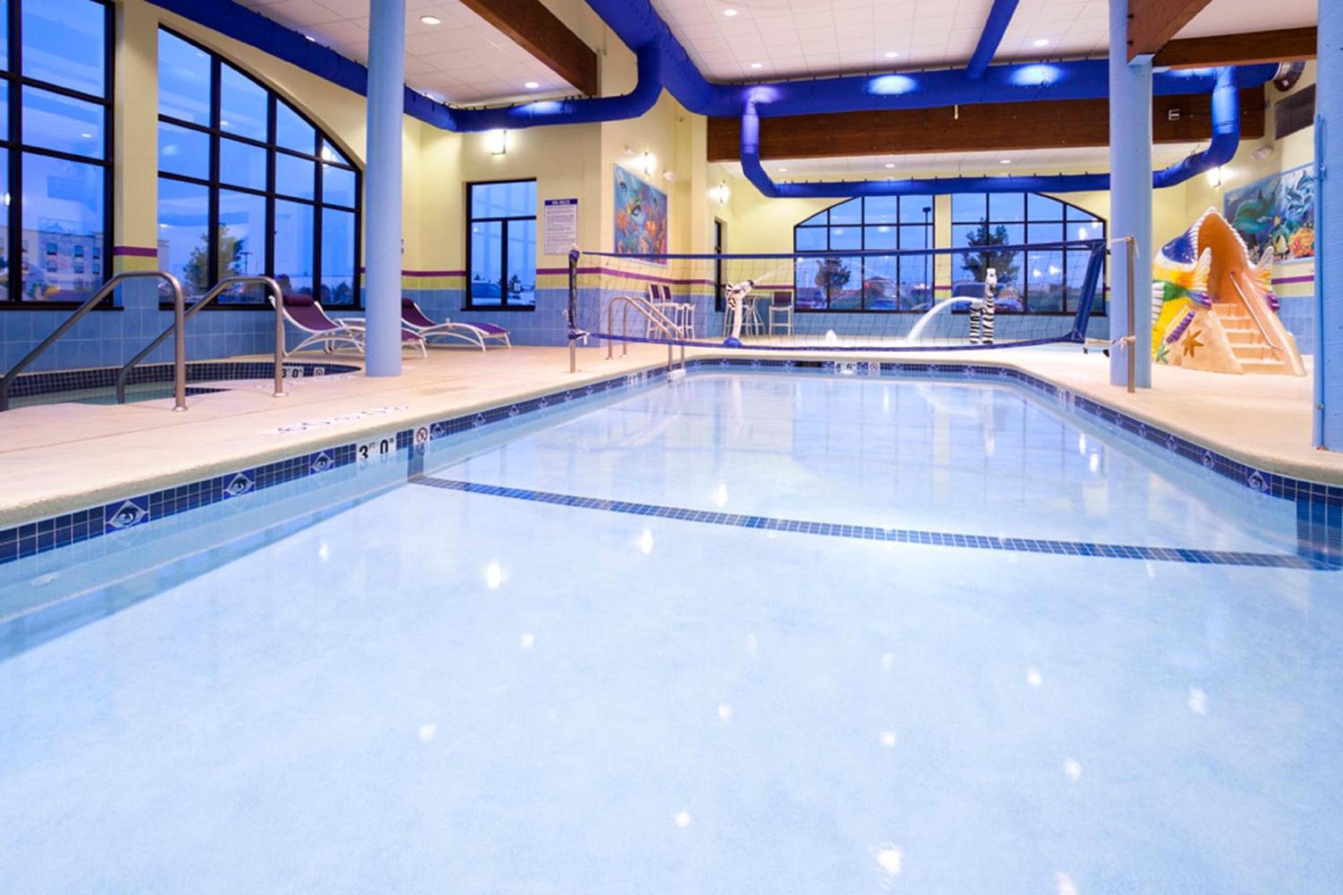 Holiday Inn Express Hotel & Suites Rogers by IHG photo 26