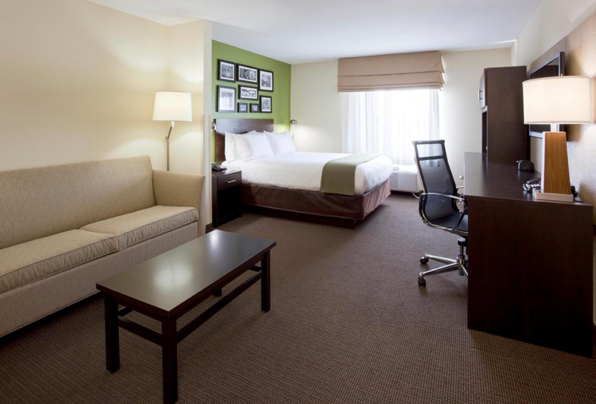 Holiday Inn Express Hotel & Suites Rogers by IHG photo 9
