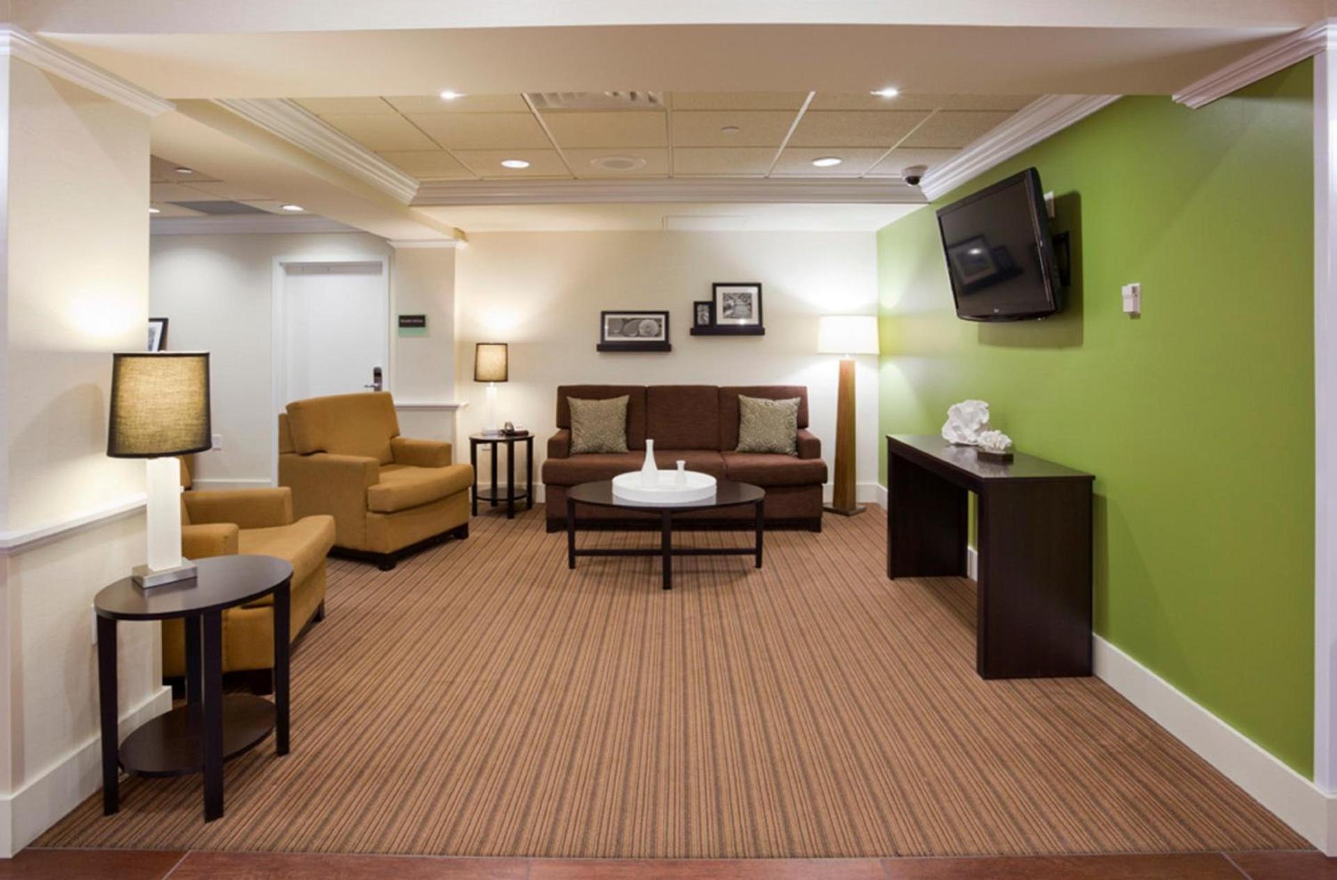 Holiday Inn Express Hotel & Suites Rogers by IHG photo 16