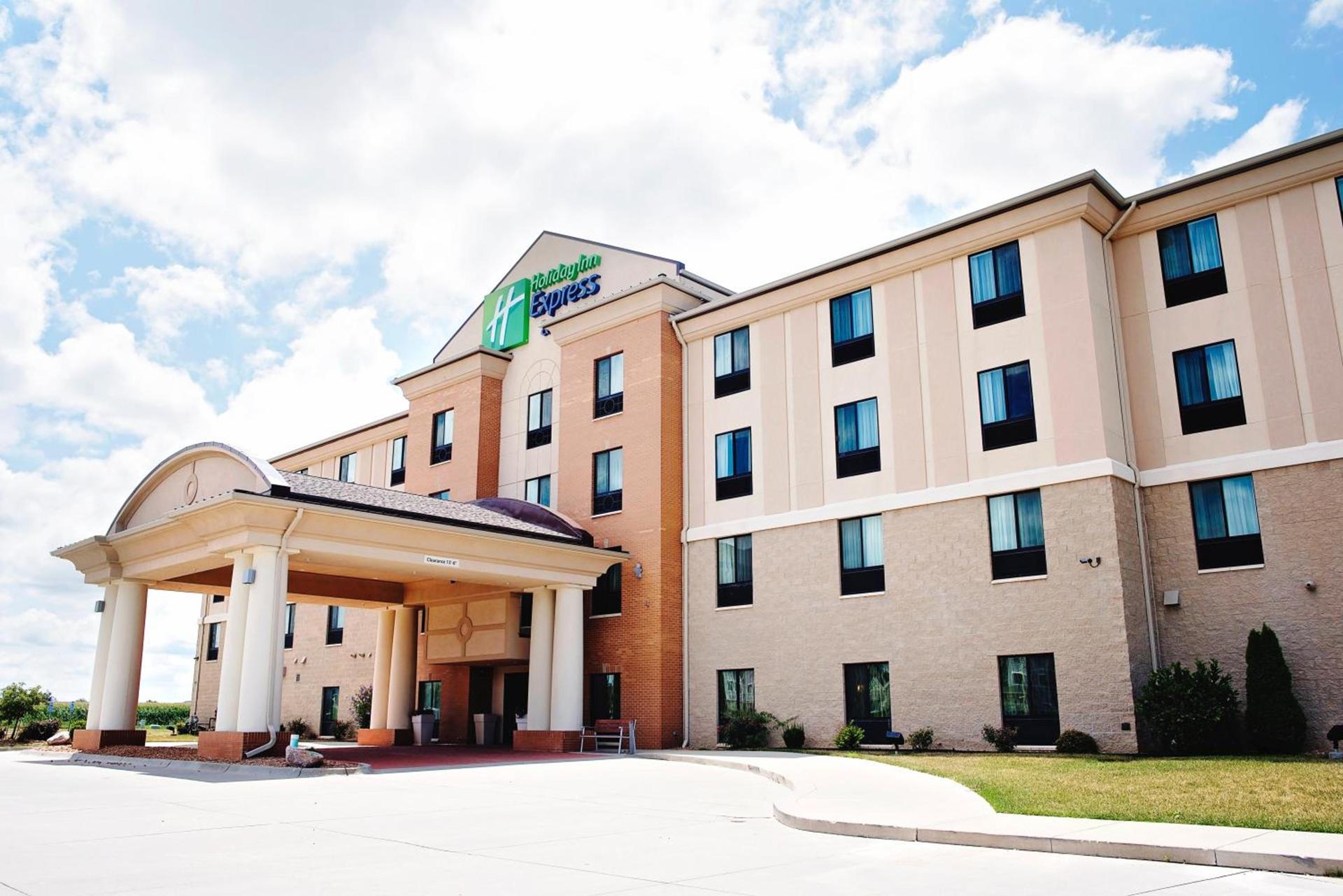 Holiday Inn Express and Suites Urbandale Des Moines by IHG photo 20