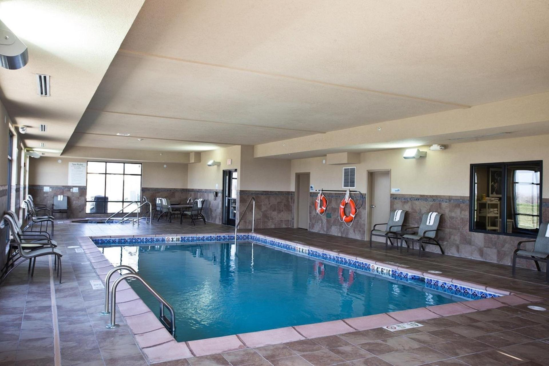 Holiday Inn Express and Suites Urbandale Des Moines by IHG photo 26