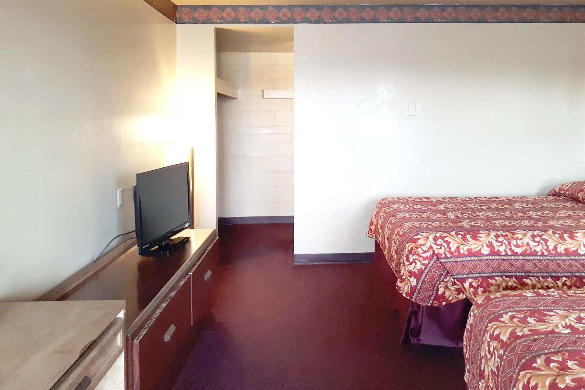 OYO Hotel Kings at Clovis photo 42