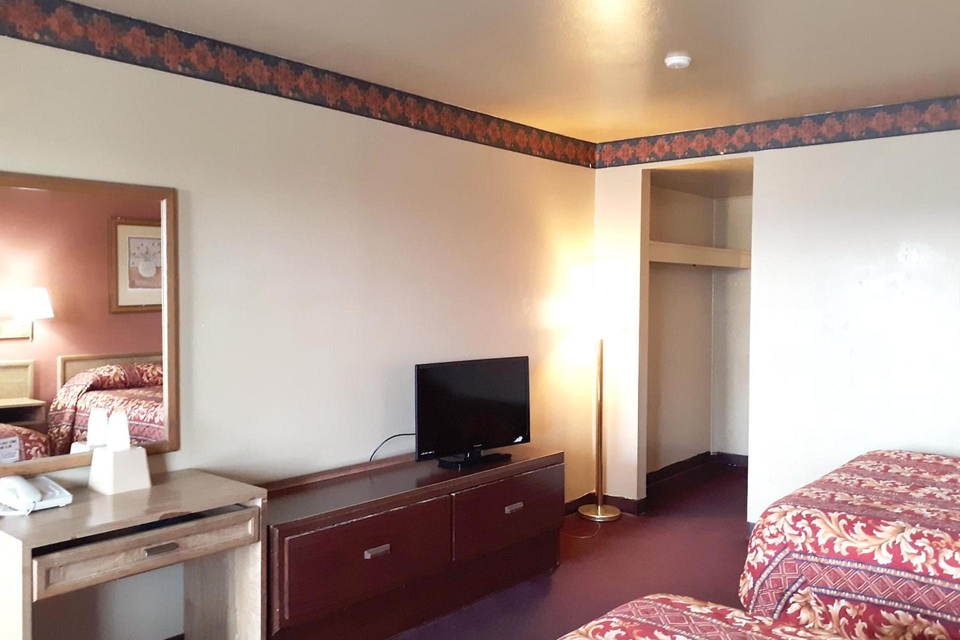 OYO Hotel Kings at Clovis photo 48