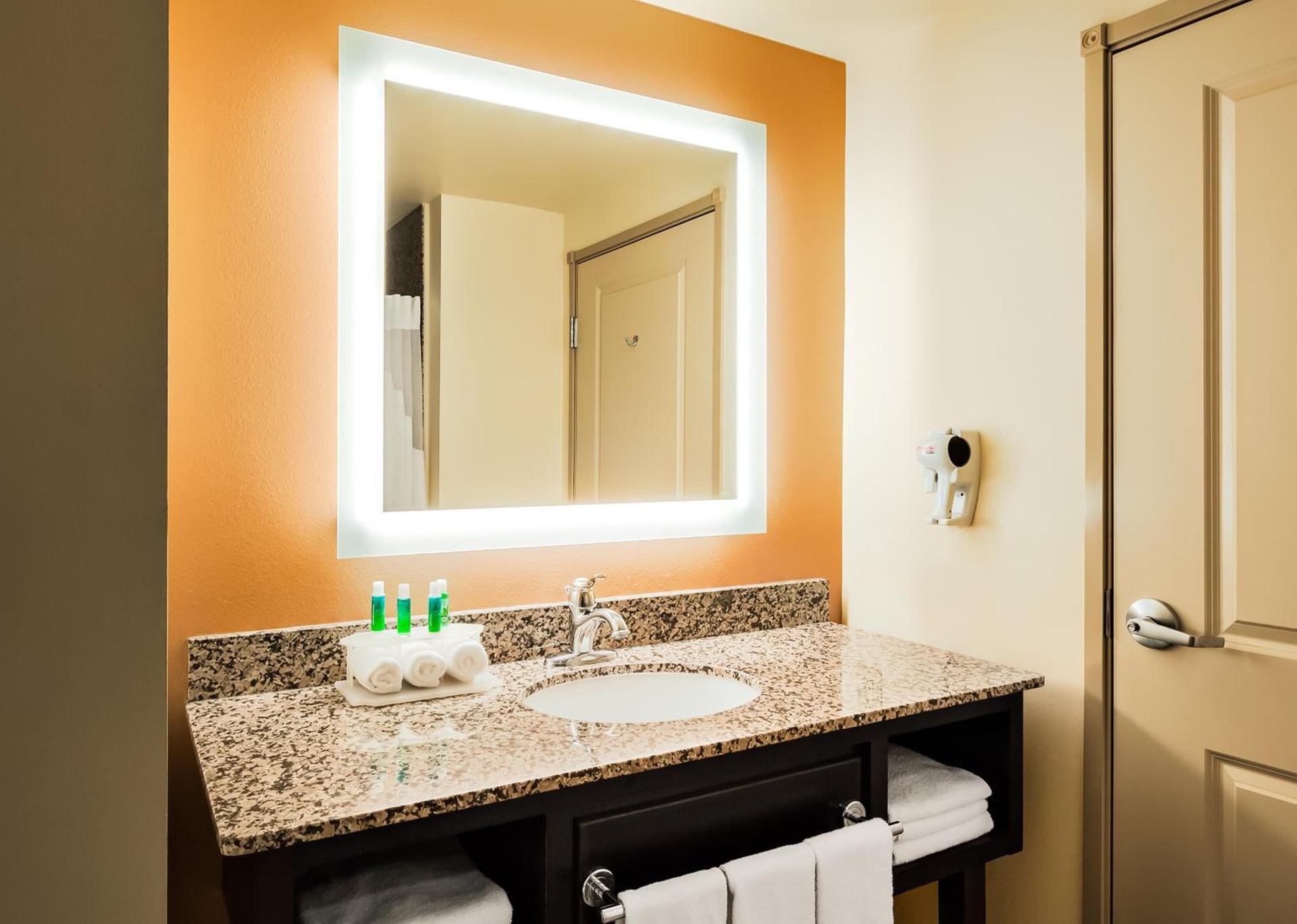 Holiday Inn Express and Suites Missoula by IHG photo 17