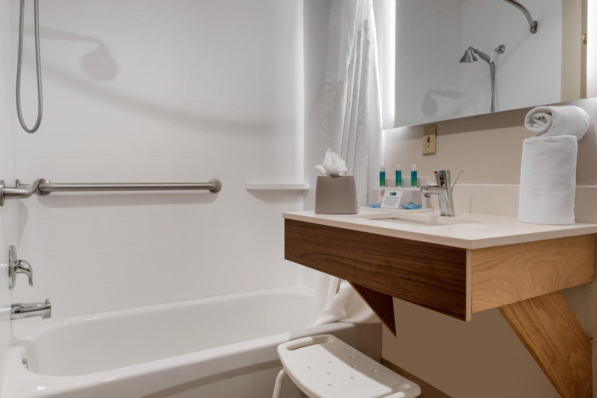 Holiday Inn Express & Suites Harrison by IHG photo 10