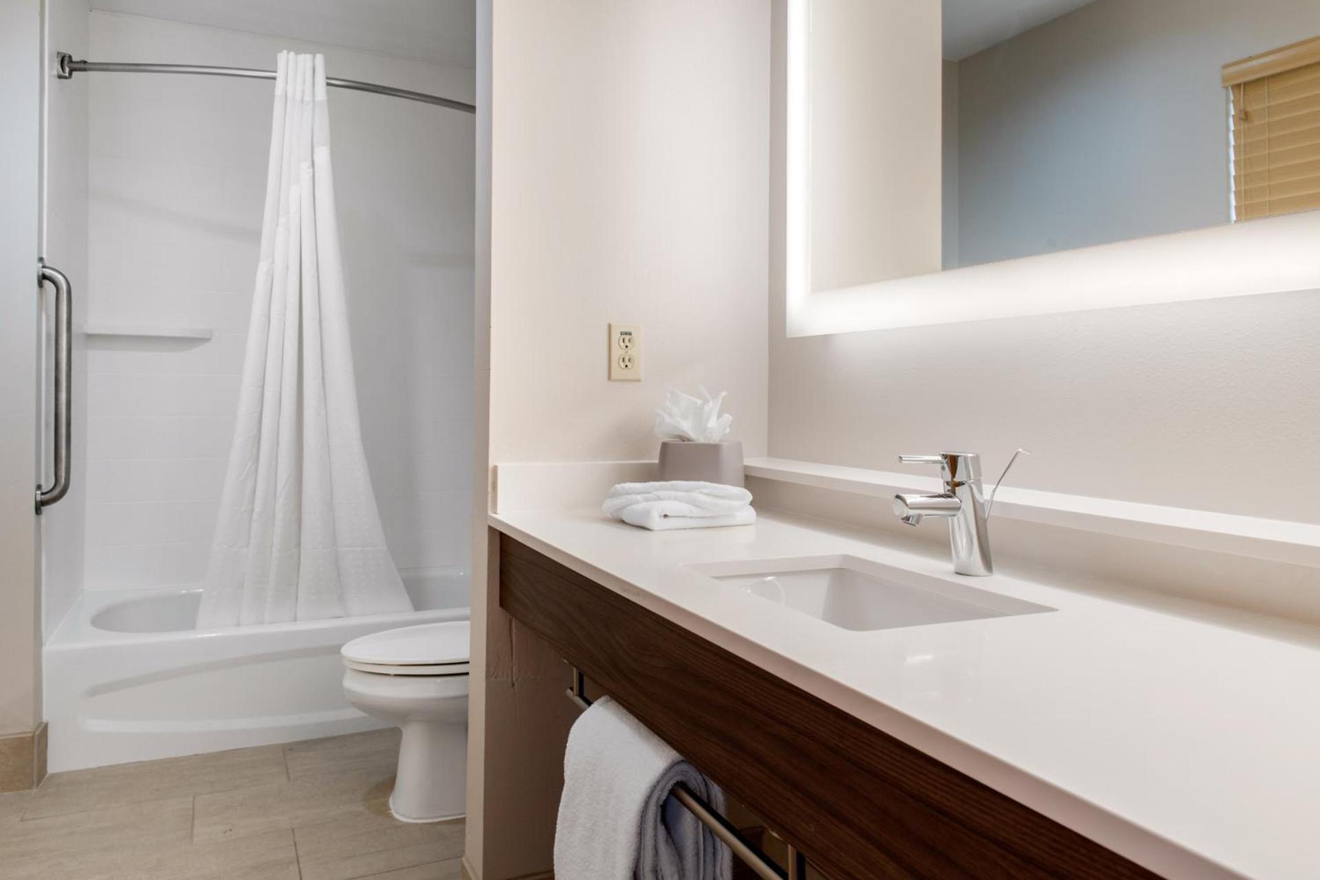 Holiday Inn Express & Suites Harrison by IHG photo 25