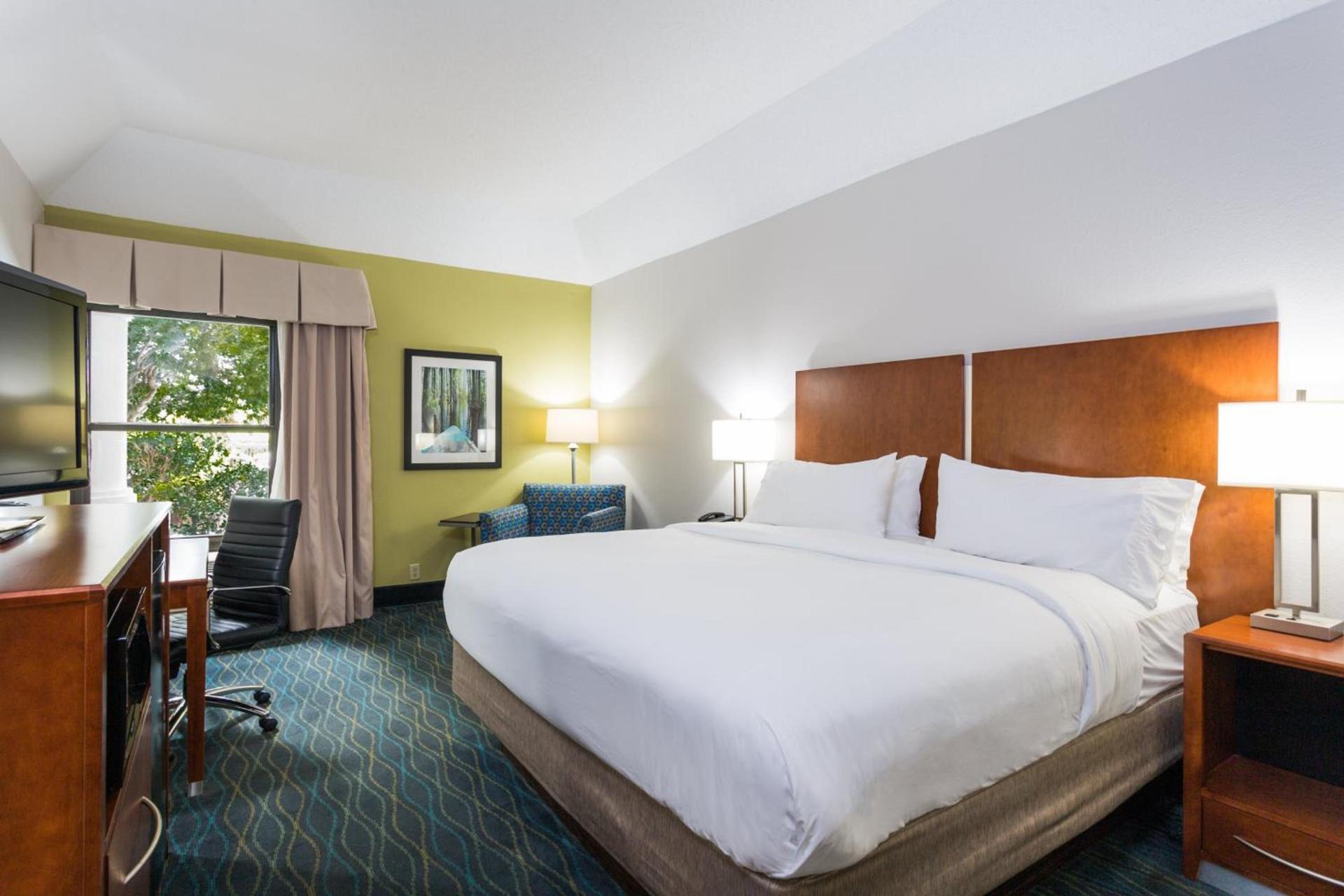 Holiday Inn Express & Suites Wilmington-University Center by IHG photo 37