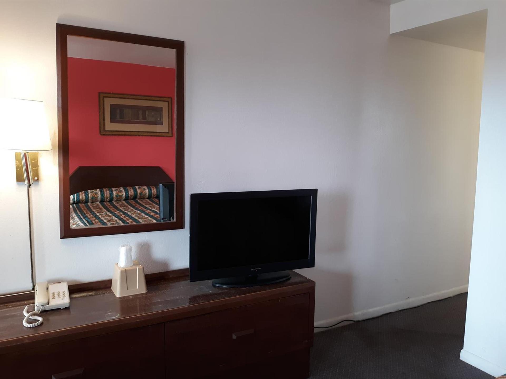OYO Hotel Kings at Clovis photo 8