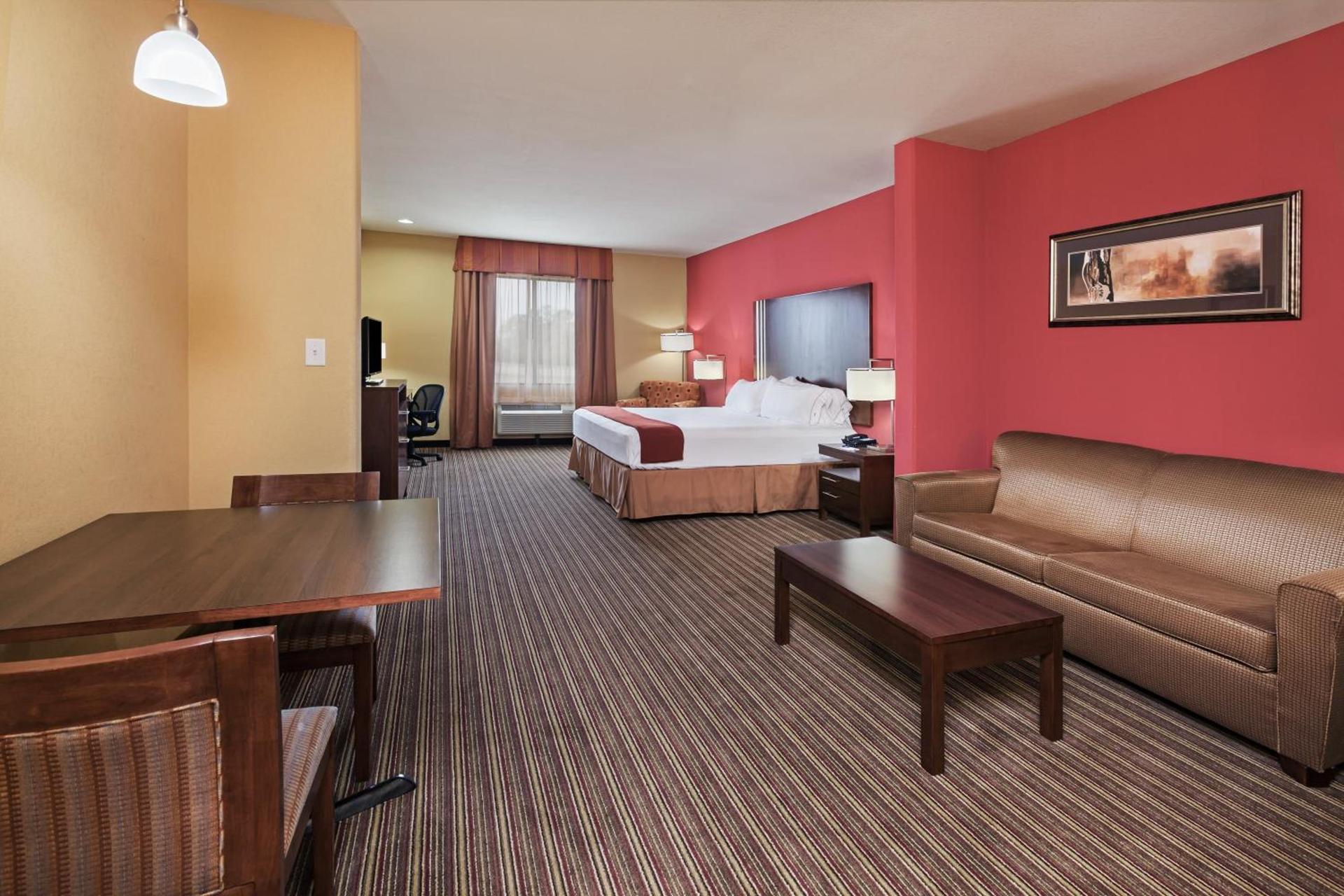 Holiday Inn Express & Suites Cleveland by IHG photo 12