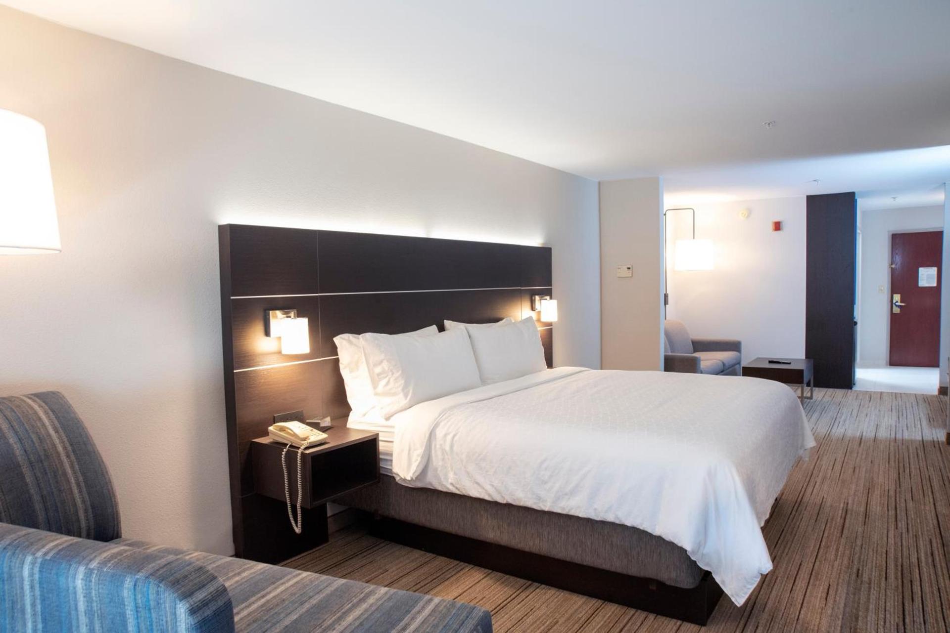 Holiday Inn Express Hotel & Suites Chester by IHG photo 29