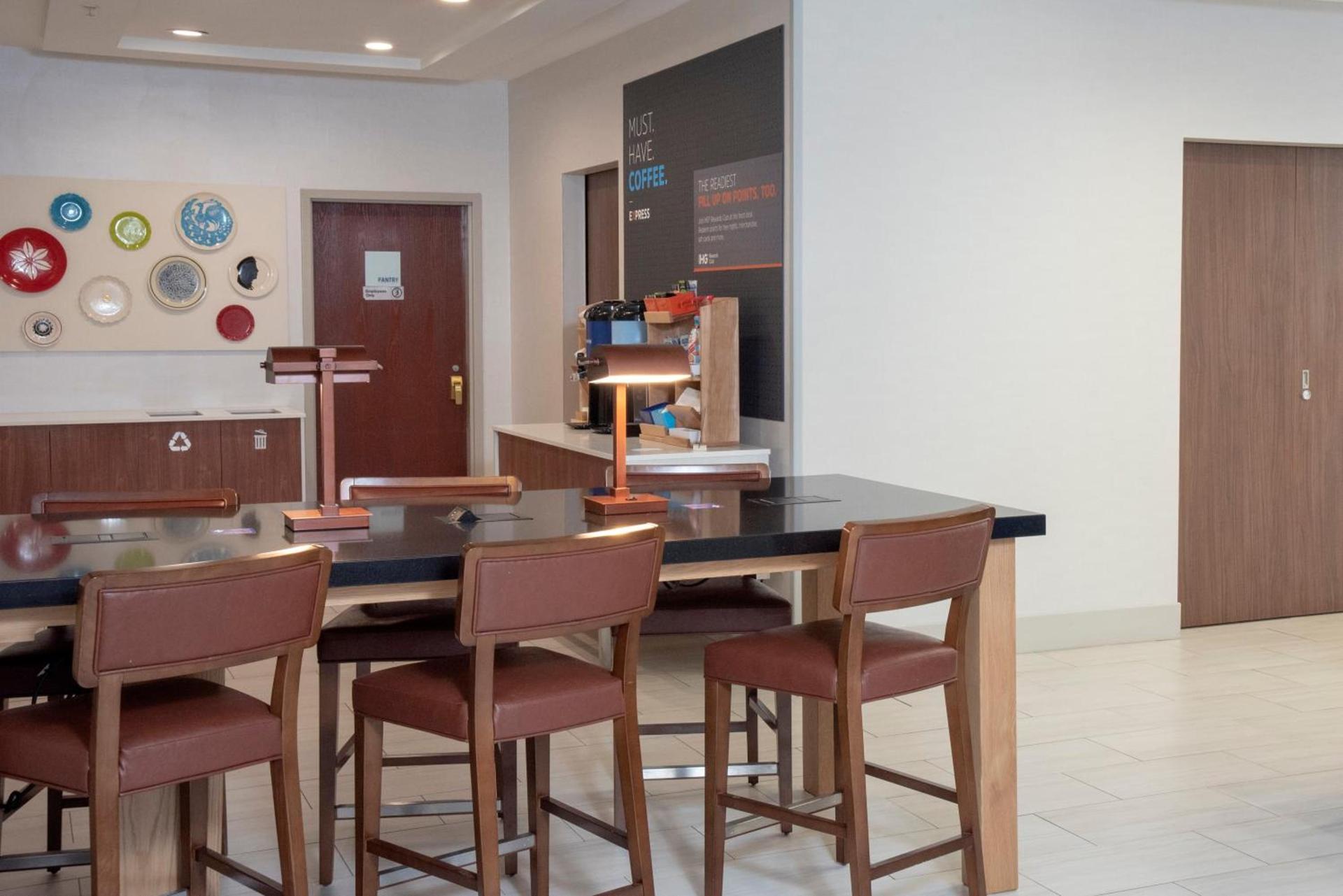 Holiday Inn Express Hotel & Suites Chester by IHG photo 18