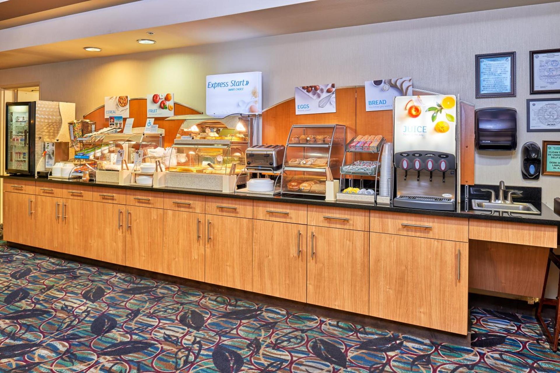 Holiday Inn Express & Suites El Paso Airport by IHG photo 33