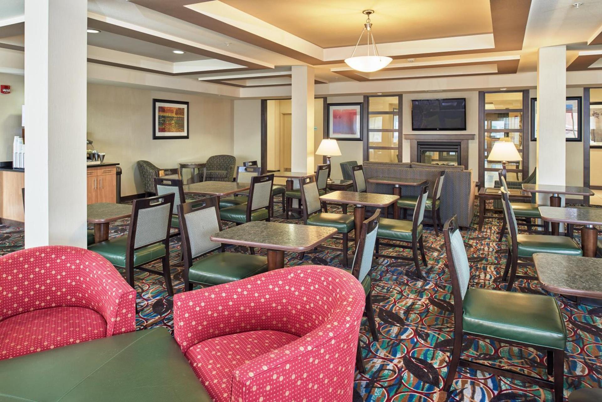 Holiday Inn Express & Suites El Paso Airport by IHG photo 3