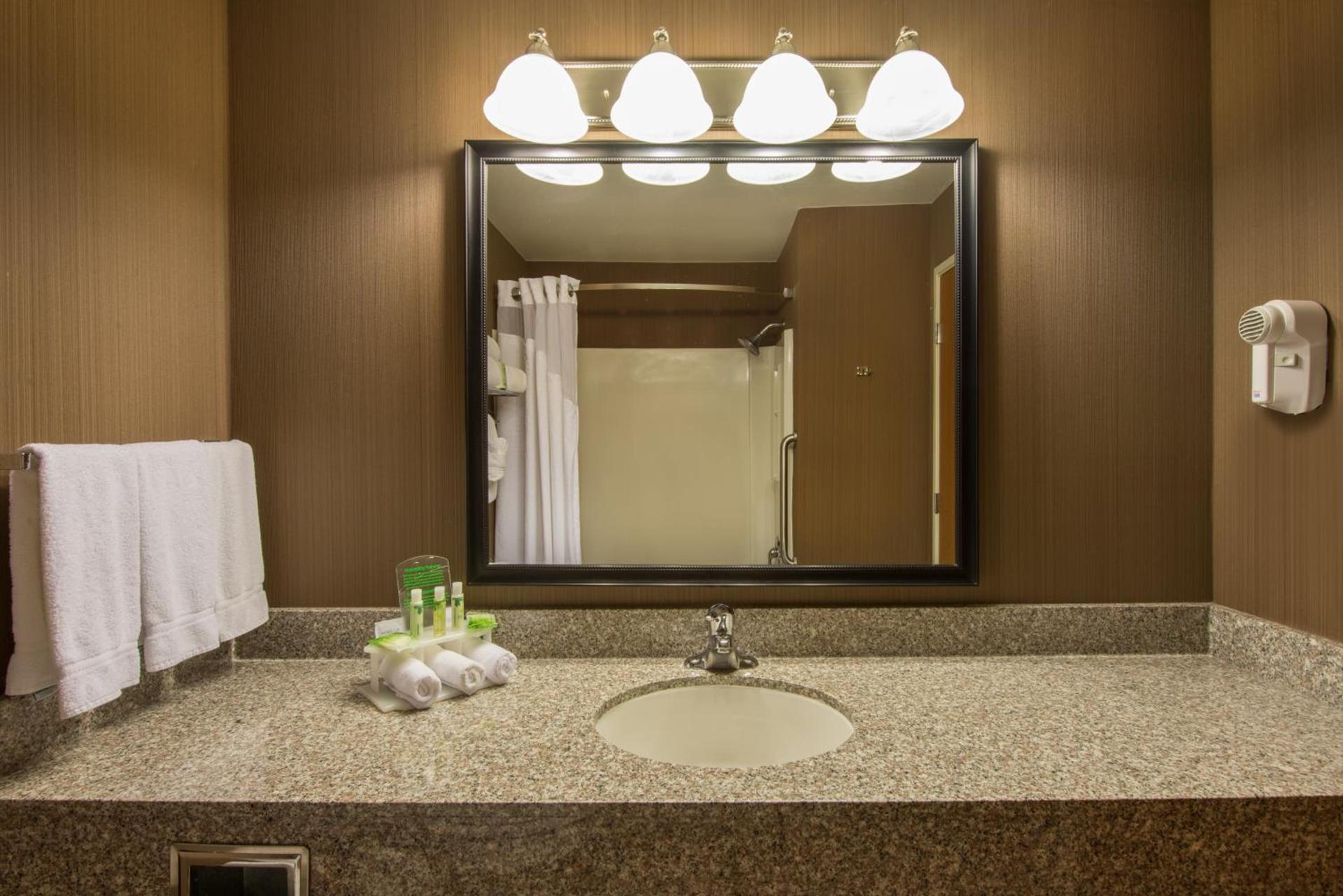 Holiday Inn Express & Suites Douglas by IHG photo 5