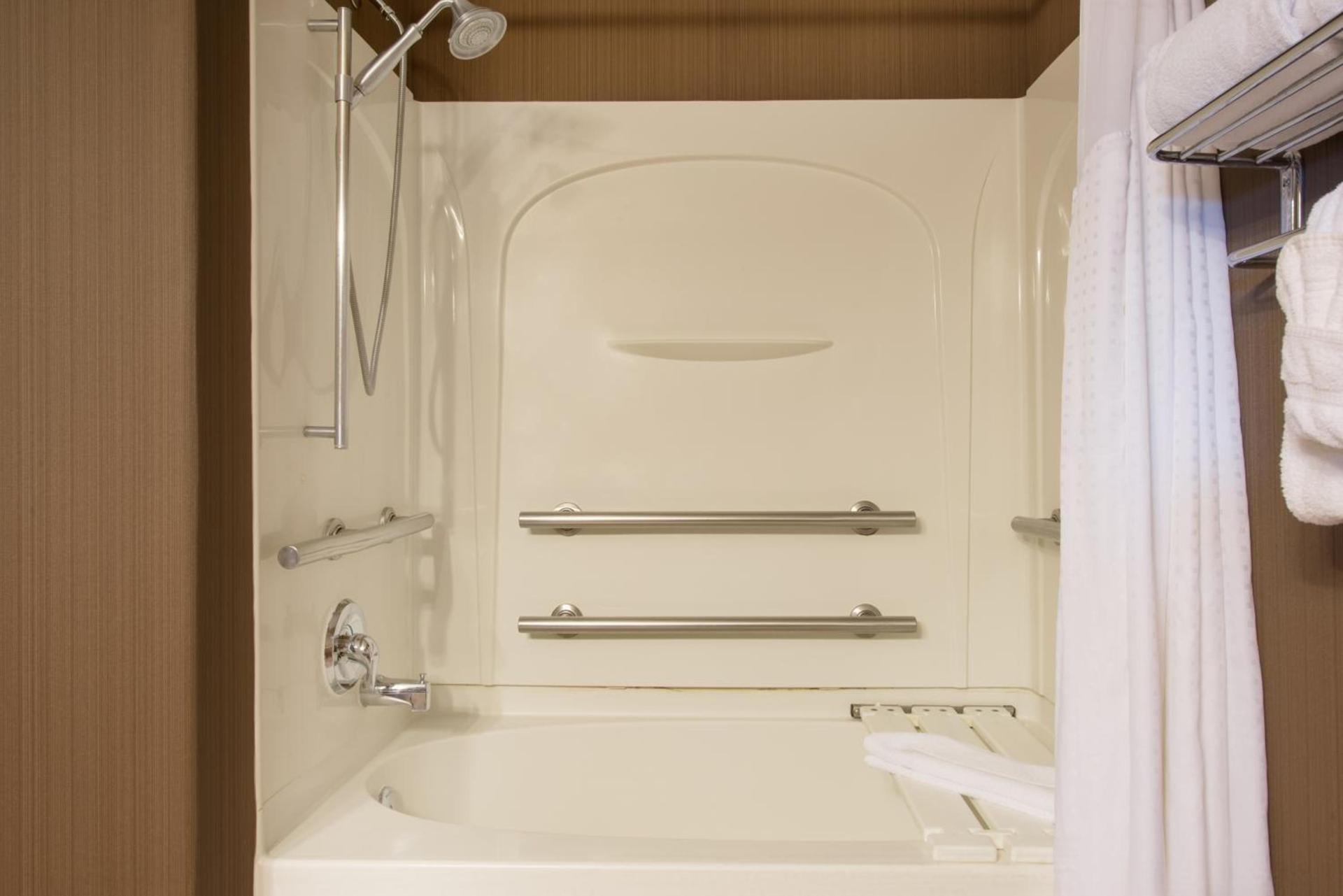 Holiday Inn Express & Suites Douglas by IHG photo 21