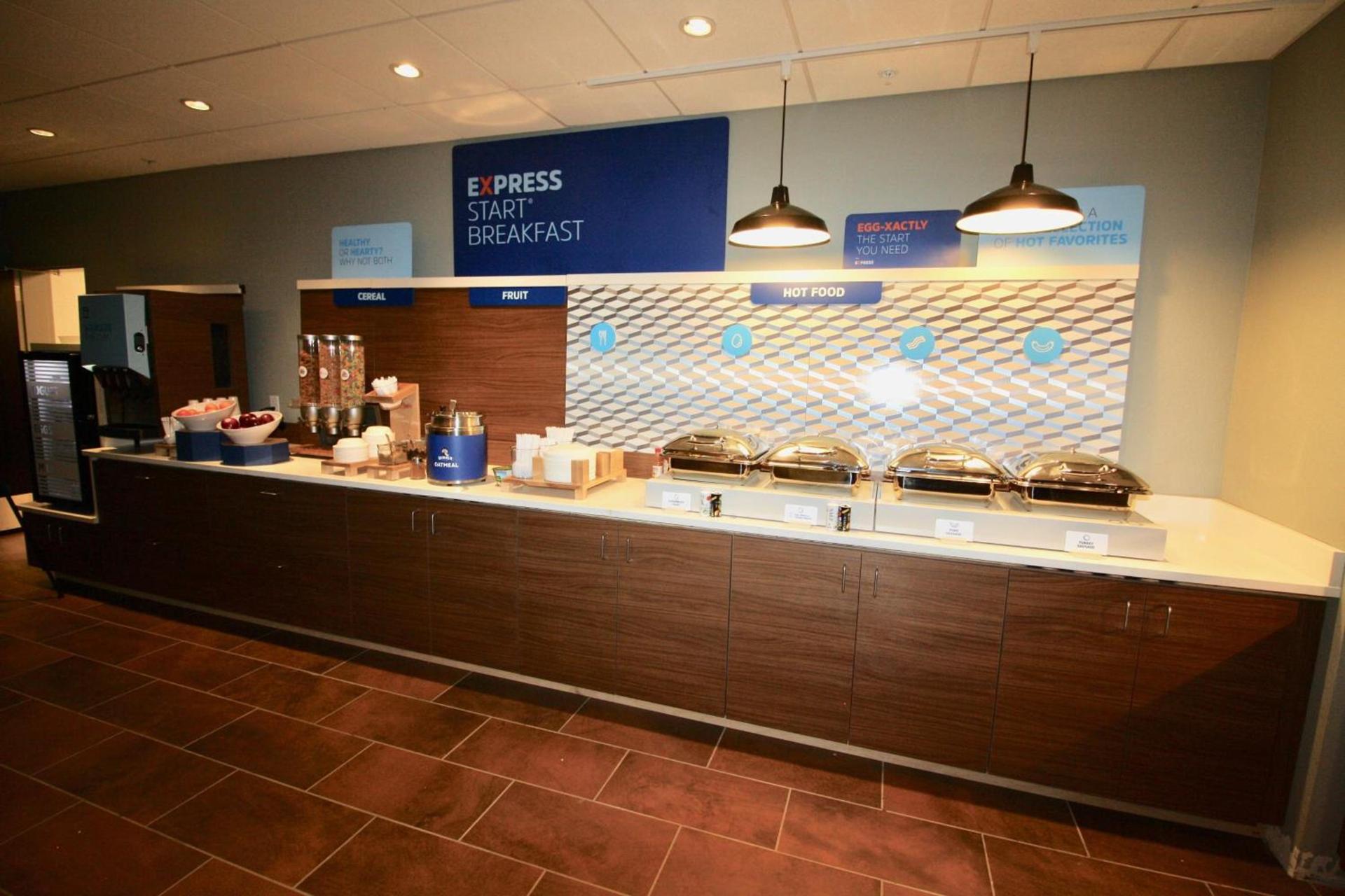 Holiday Inn Express & Suites - Kirksville - University Area by IHG photo 11