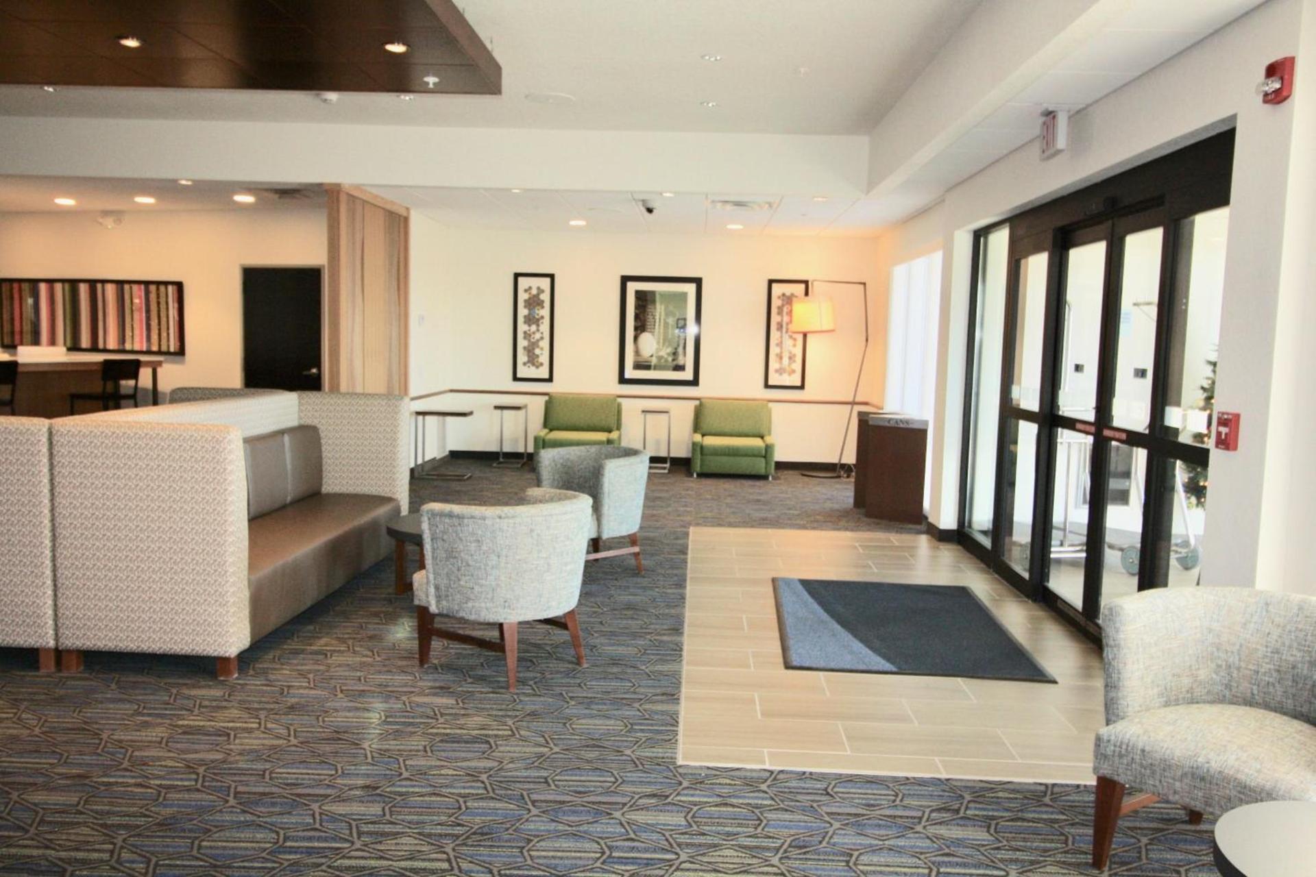Holiday Inn Express & Suites - Kirksville - University Area by IHG photo 16