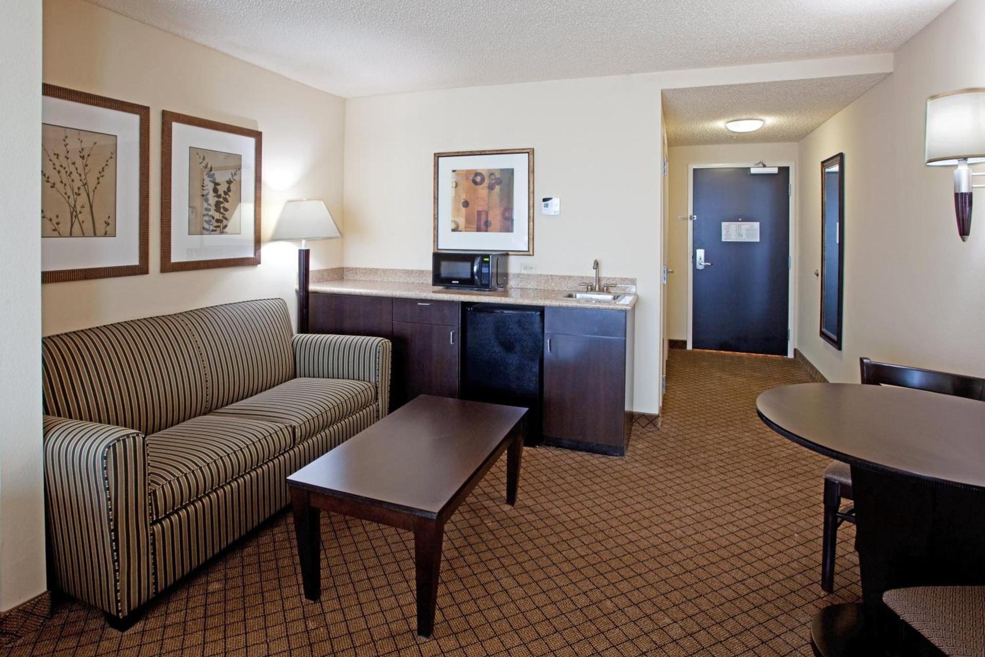 Holiday Inn Express and Suites Newberry by IHG photo 5
