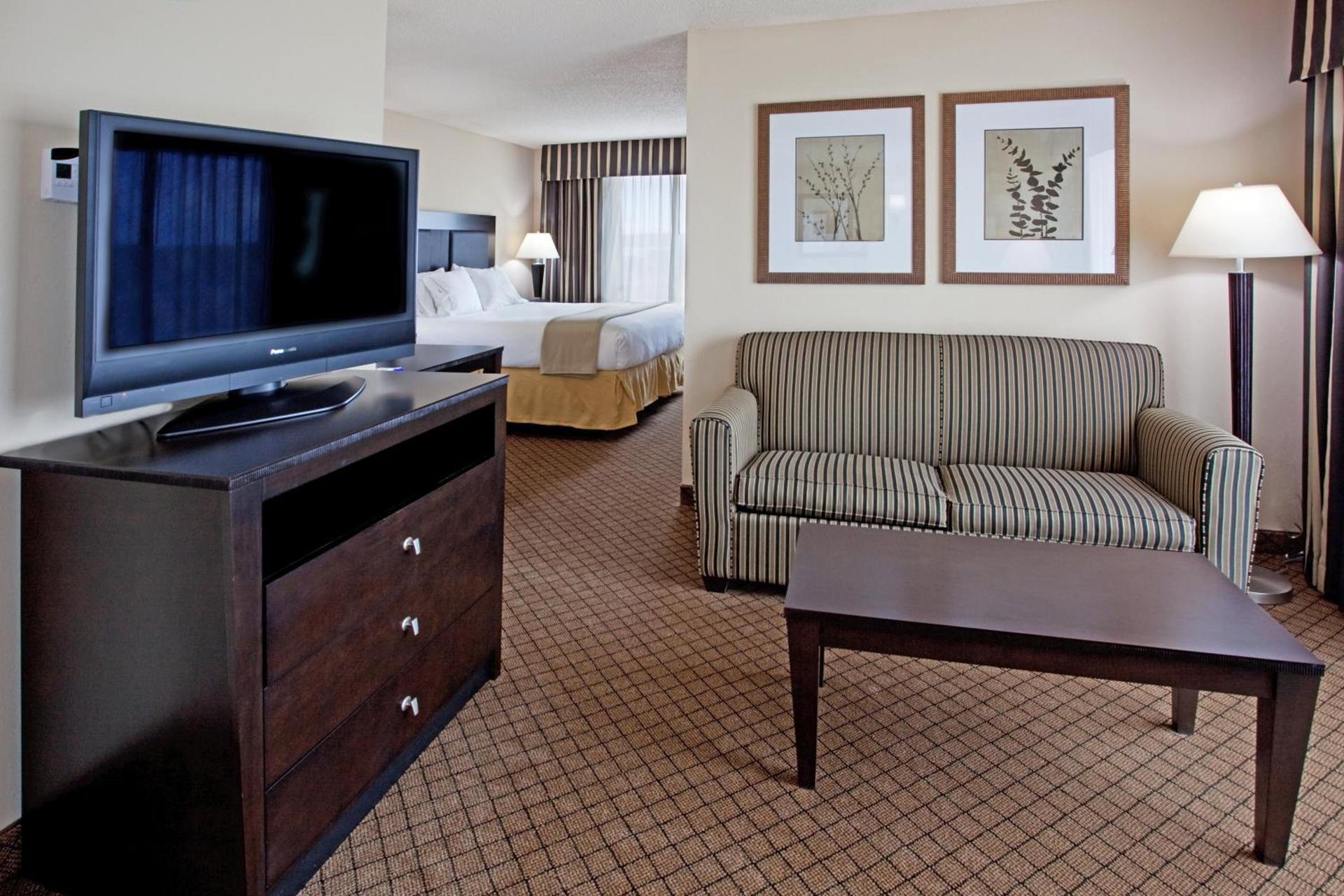 Holiday Inn Express and Suites Newberry by IHG photo 30