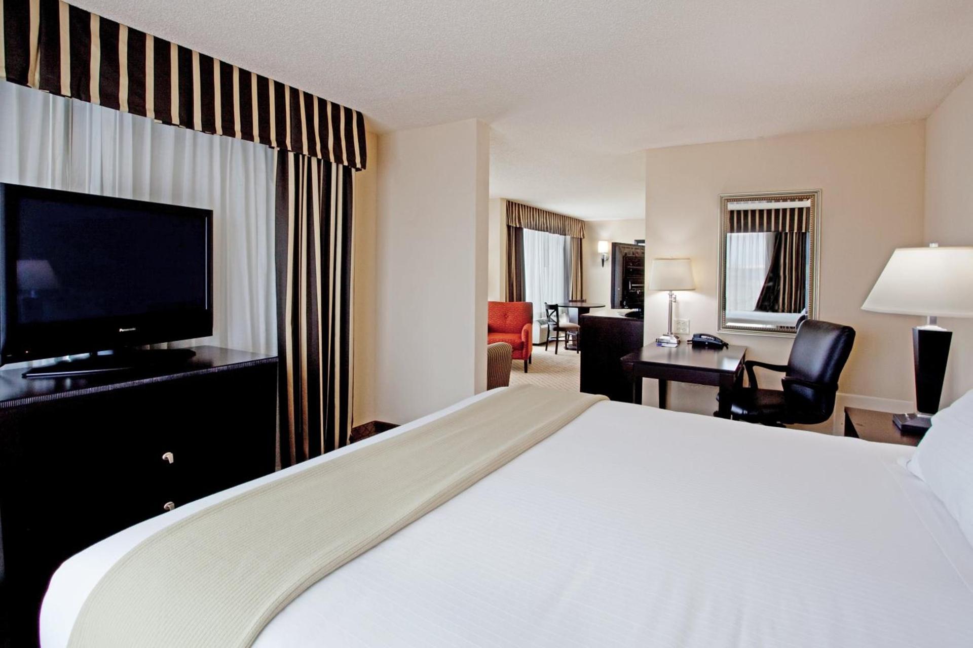 Holiday Inn Express and Suites Newberry by IHG photo 8