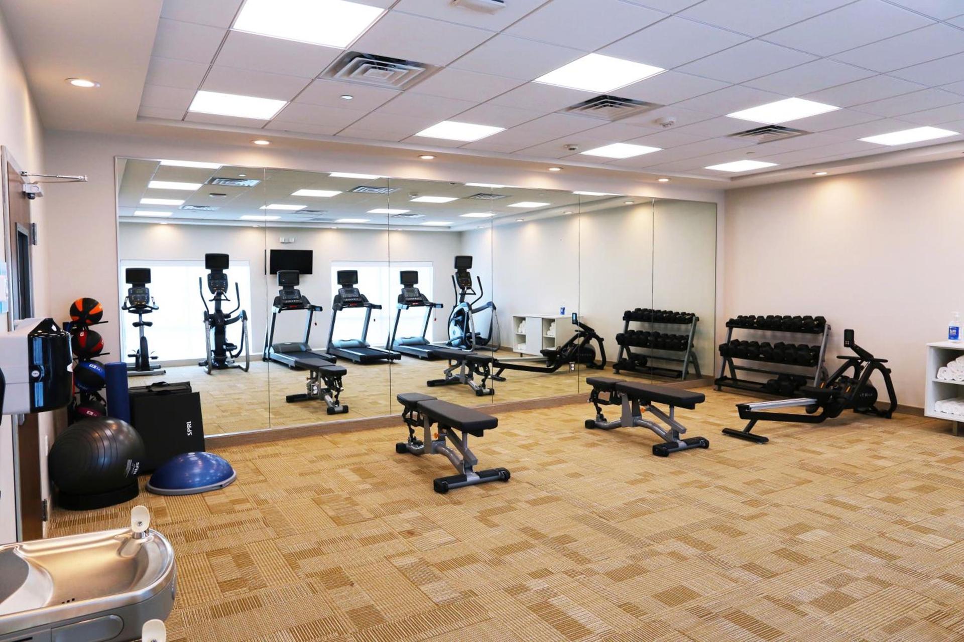 Holiday Inn Express & Suites - Houston IAH - Beltway 8 by IHG photo 20
