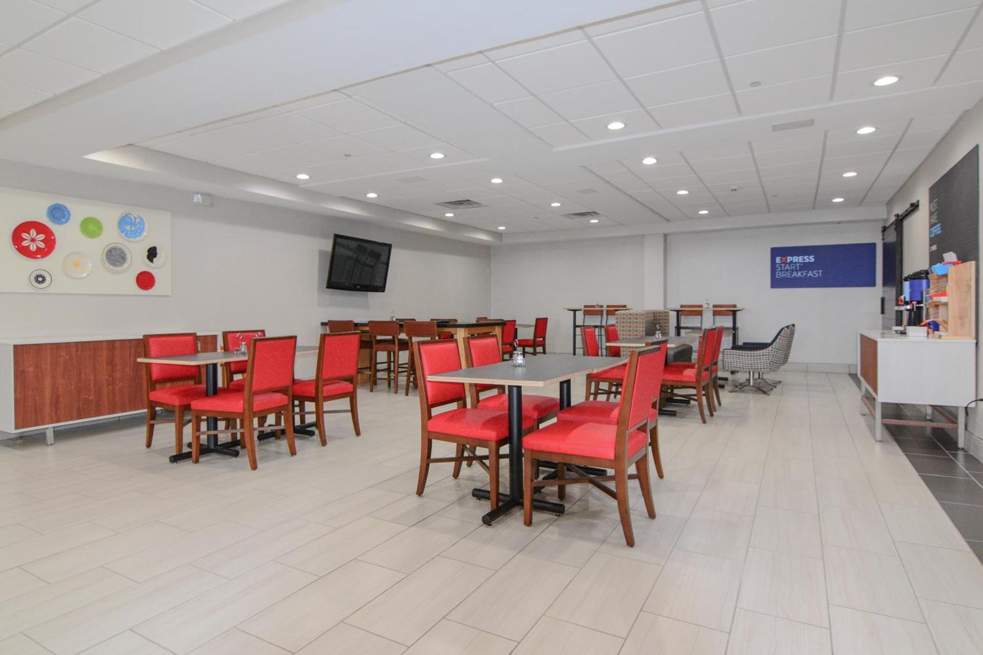Holiday Inn Express & Suites - Indianapolis Northwest by IHG photo 17