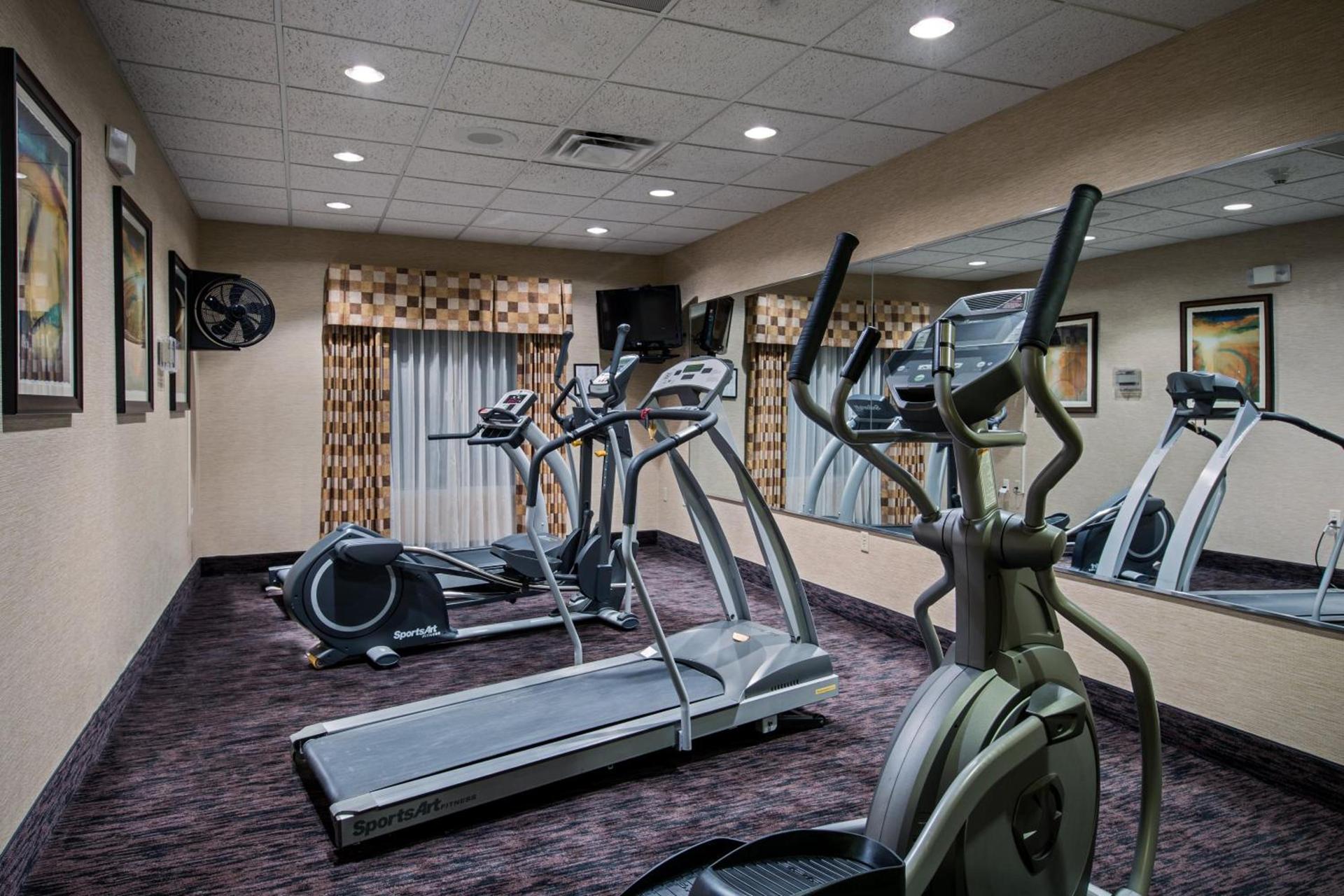 Holiday Inn Express Hotel & Suites Youngstown North-Warren/Niles by IHG photo 8