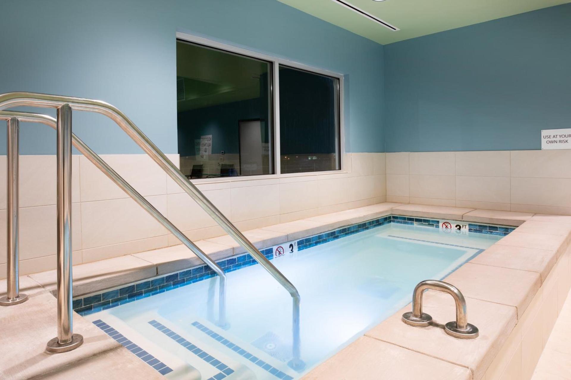 Holiday Inn Express & Suites - Ely by IHG photo 4