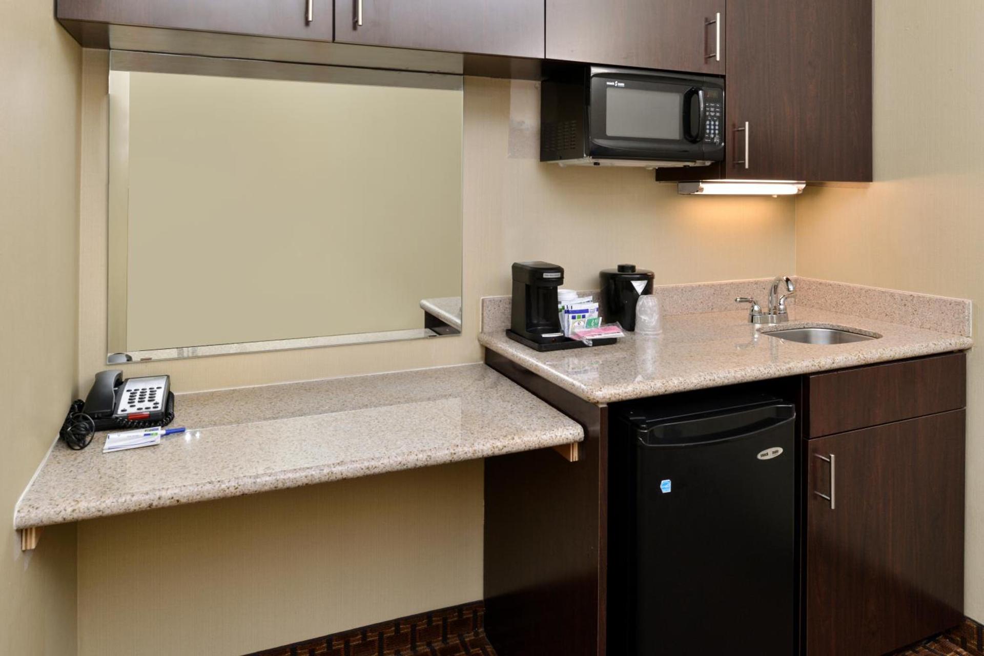 Holiday Inn Express Hotel & Suites Indianapolis W - Airport Area by IHG photo 10