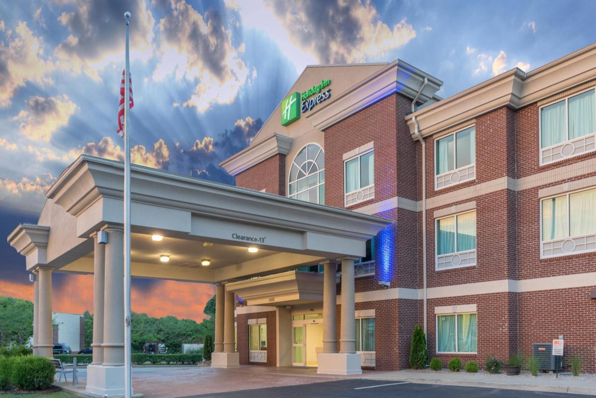 Holiday Inn Express Hotel & Suites Frankfort by IHG — hotel in Frankfort