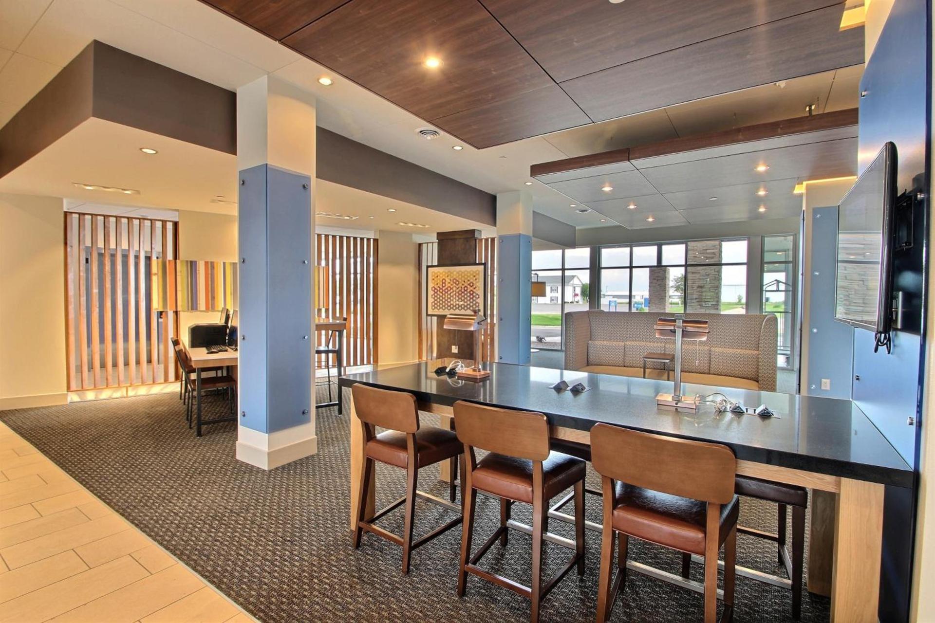 Holiday Inn Express & Suites Fond Du Lac by IHG photo 11