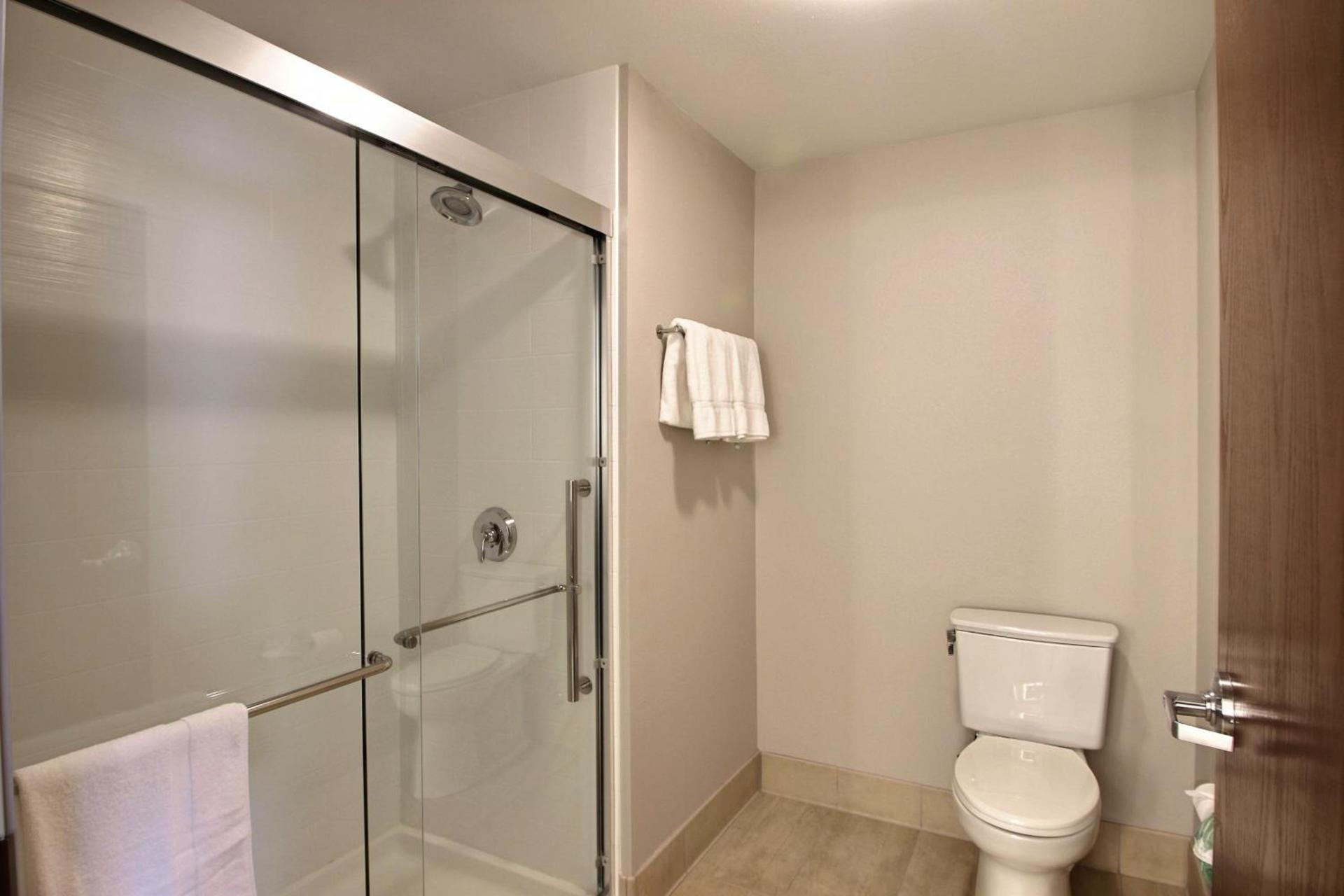 Holiday Inn Express & Suites Fond Du Lac by IHG photo 4
