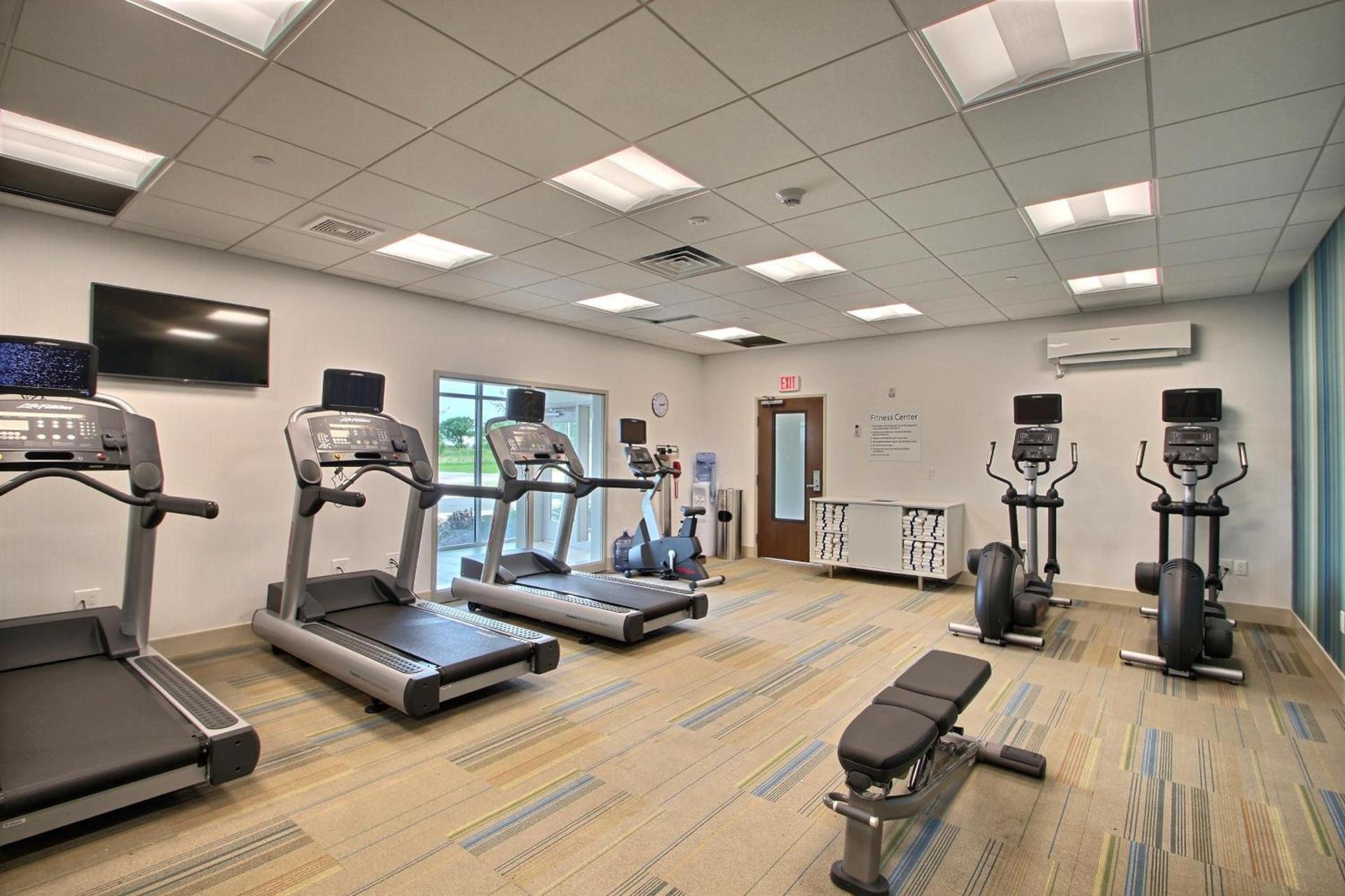 Holiday Inn Express & Suites Fond Du Lac by IHG photo 31