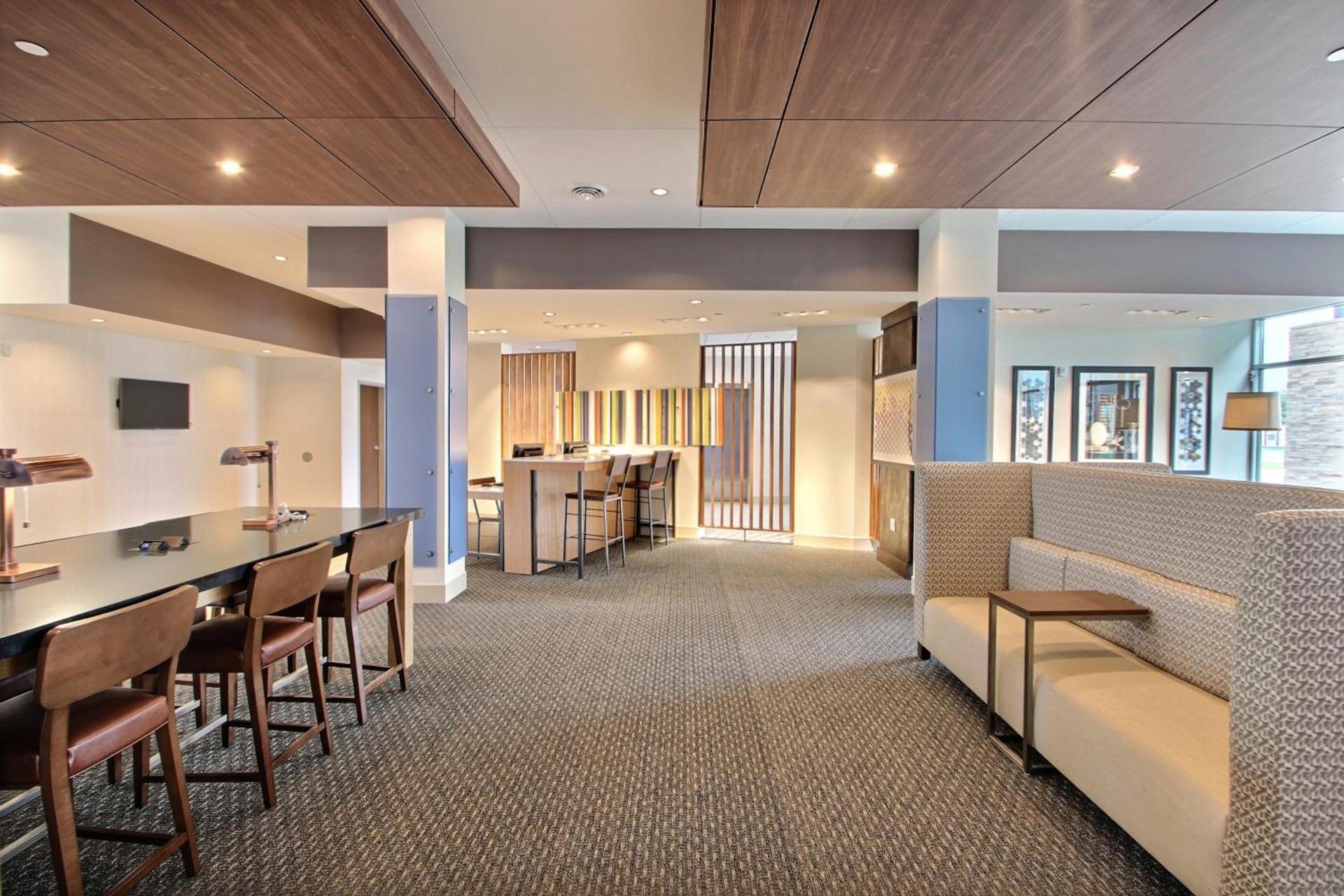 Holiday Inn Express & Suites Fond Du Lac by IHG photo 32