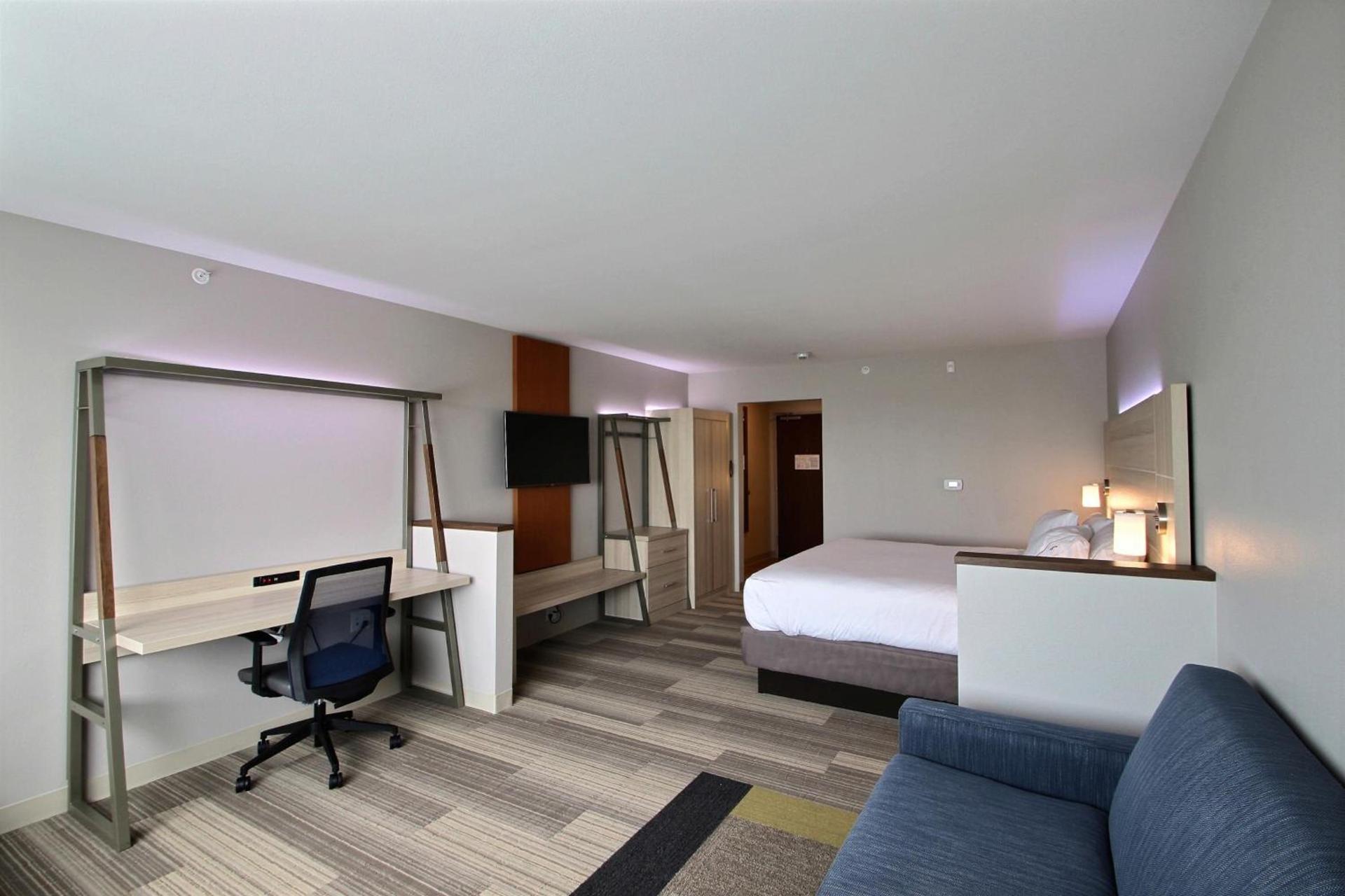 Holiday Inn Express & Suites Fond Du Lac by IHG photo 37