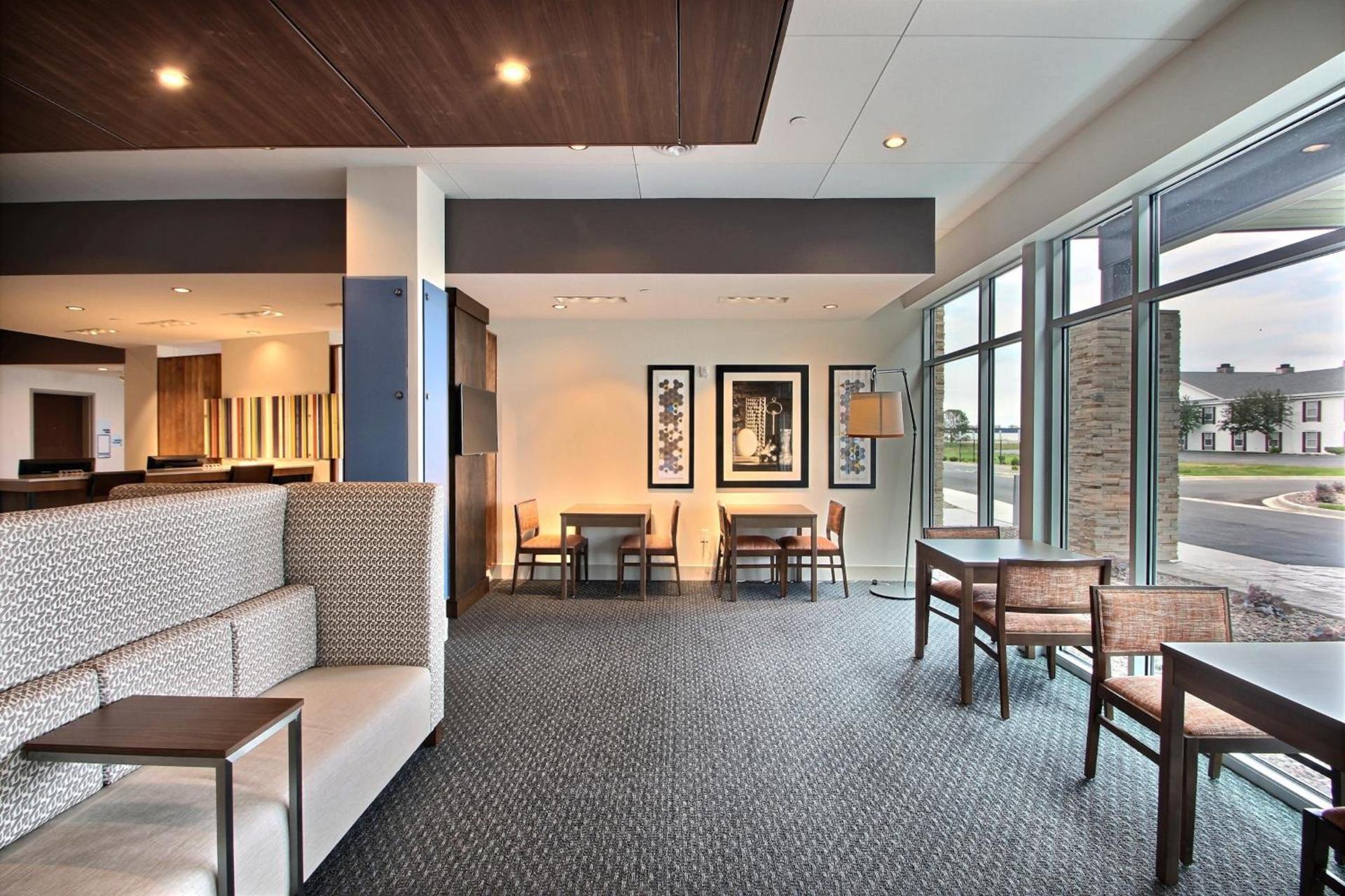 Holiday Inn Express & Suites Fond Du Lac by IHG photo 29