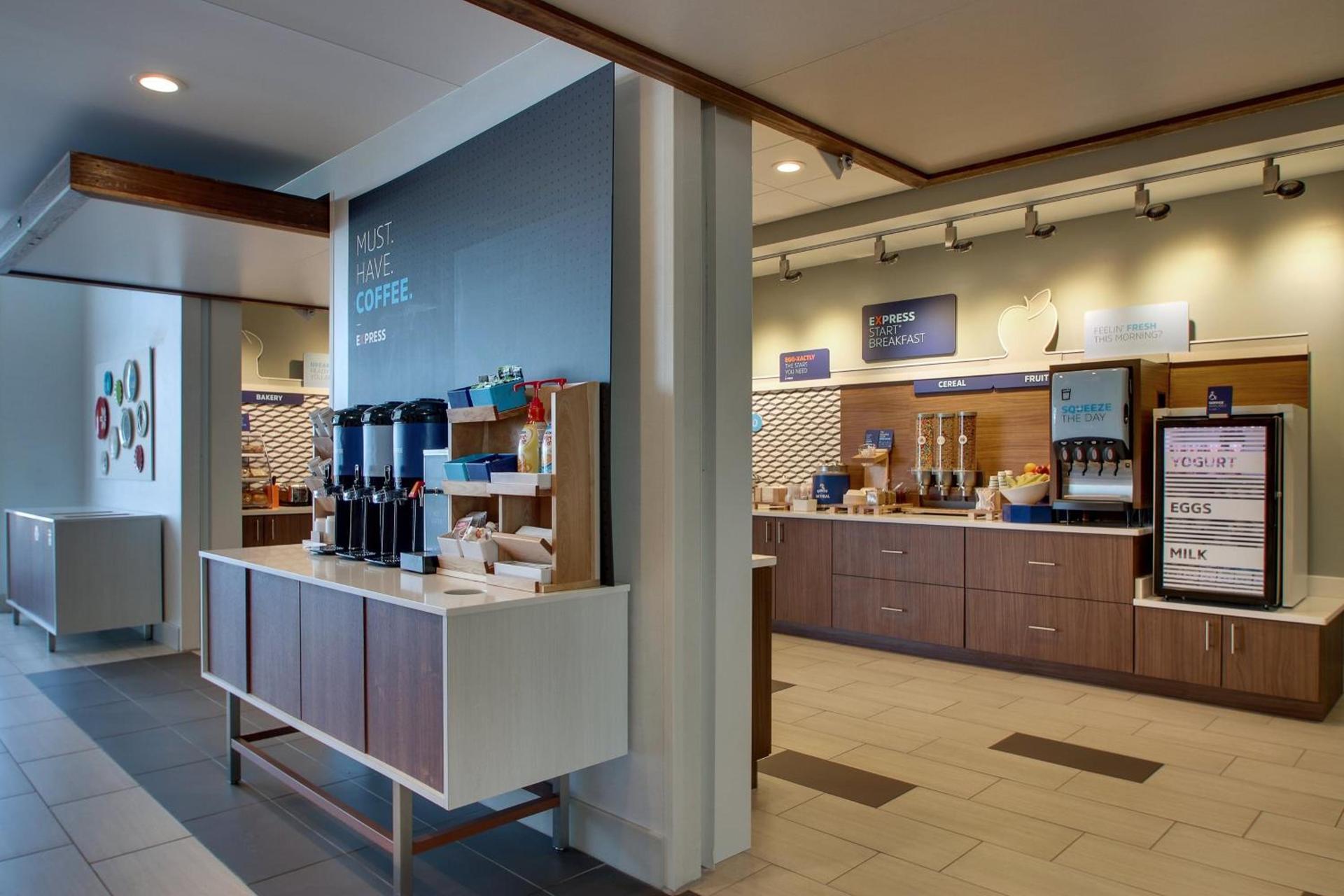 Holiday Inn Express & Suites Findlay North by IHG photo 36