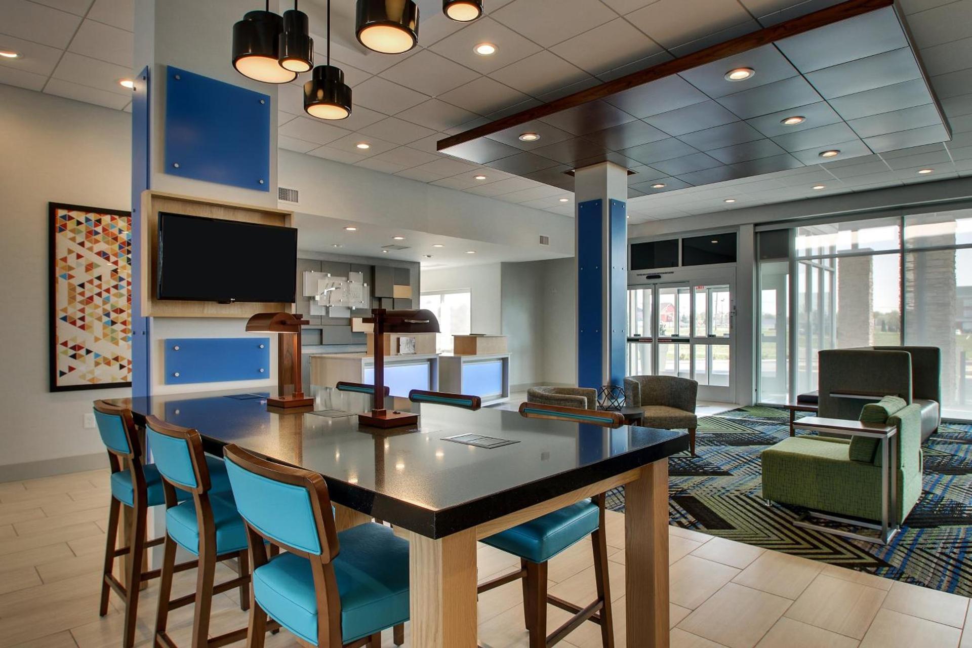 Holiday Inn Express & Suites Findlay North by IHG photo 18