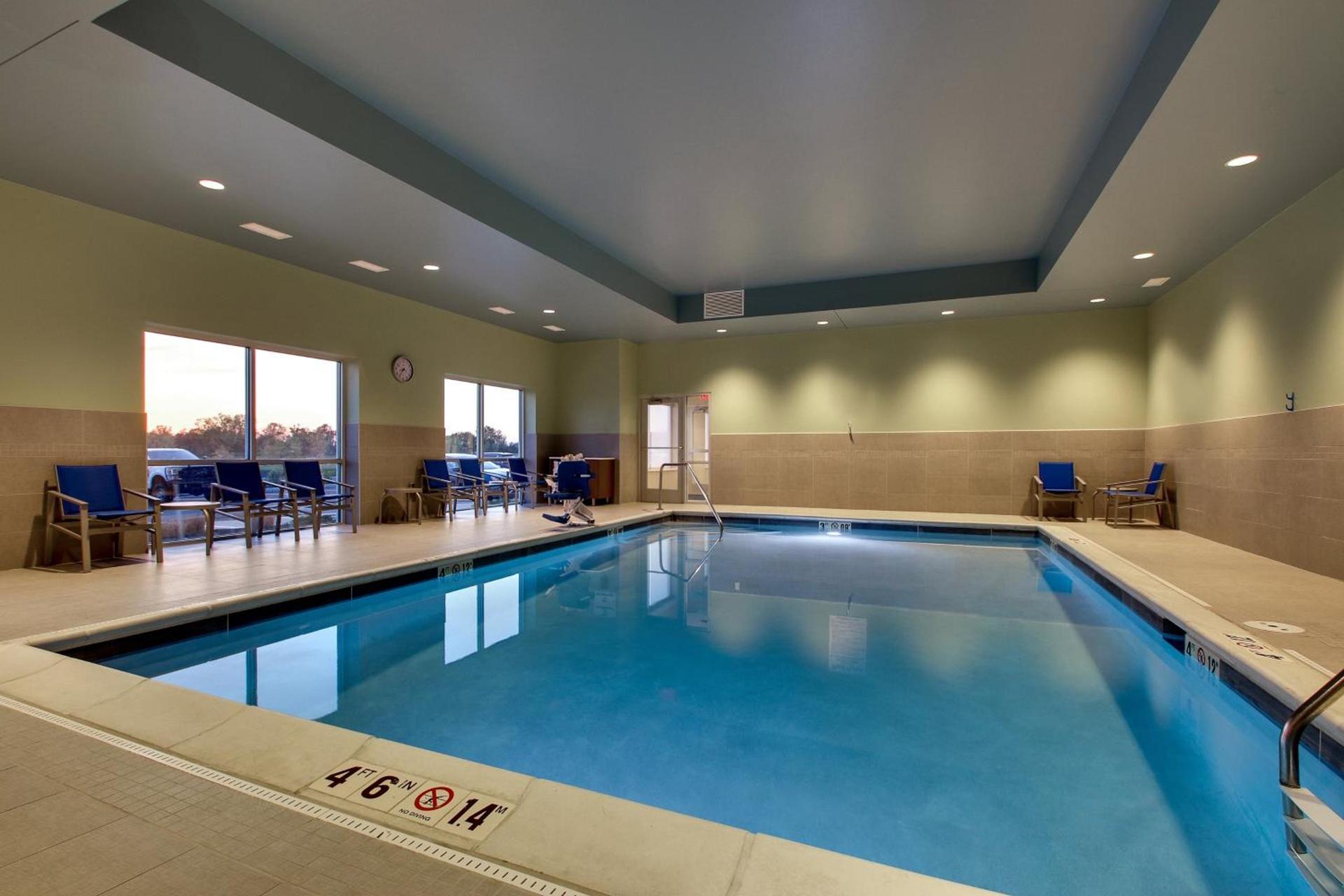 Holiday Inn Express & Suites Findlay North by IHG photo 17