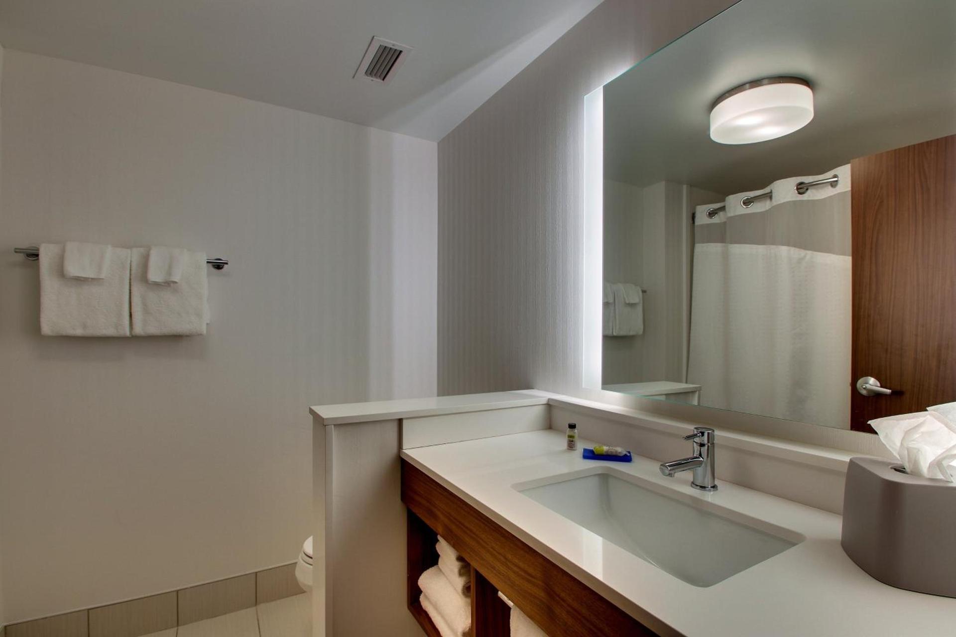Holiday Inn Express & Suites Findlay North by IHG photo 34