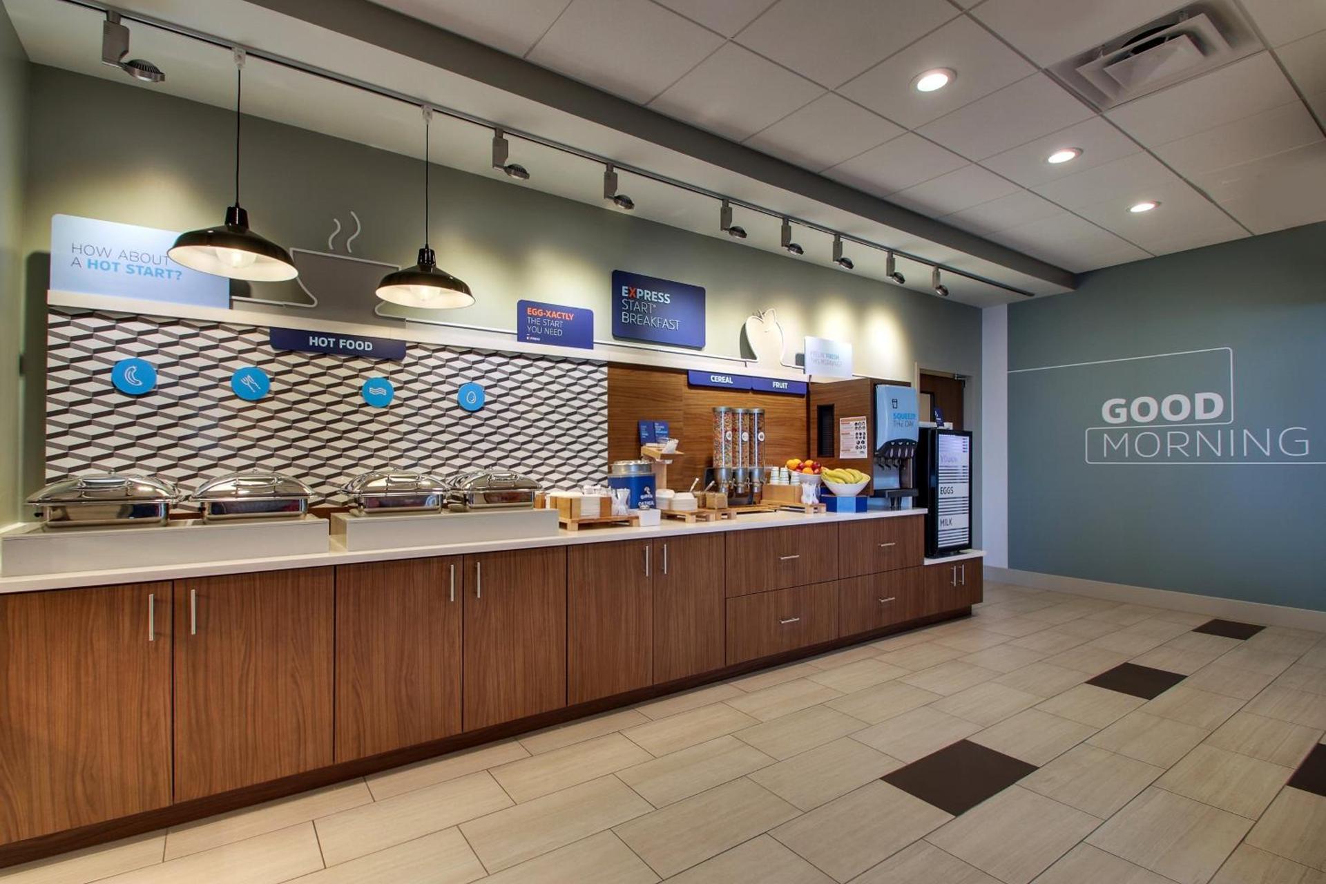 Holiday Inn Express & Suites Findlay North by IHG photo 44