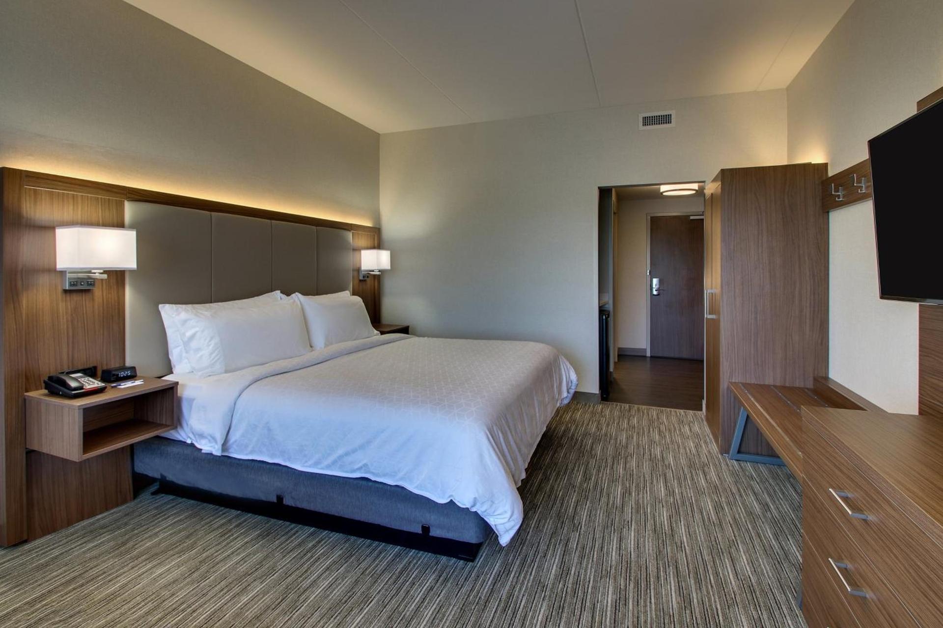 Holiday Inn Express & Suites Findlay North by IHG photo 49
