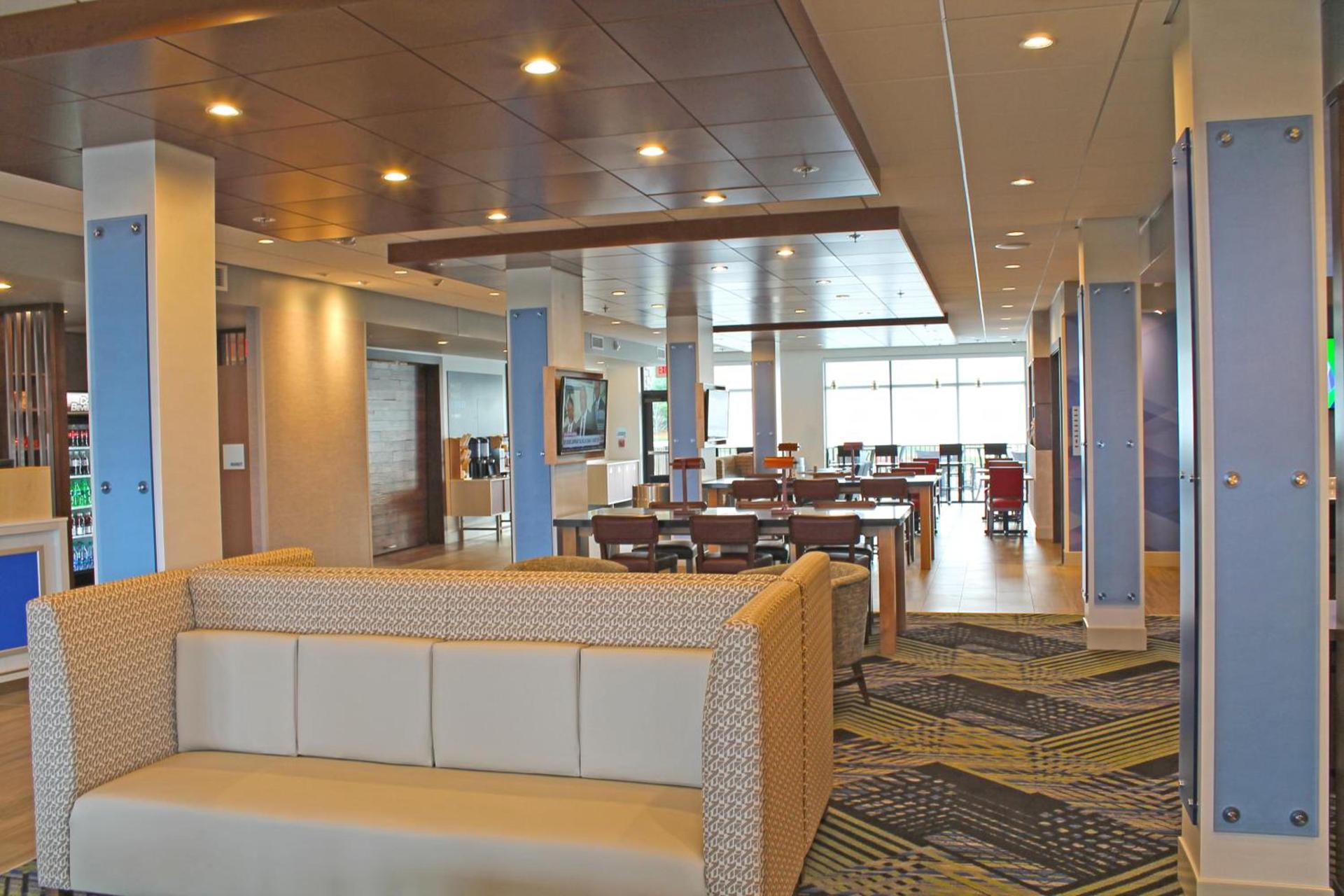 Holiday Inn Express & Suites - St. Louis South - I-55 by IHG photo 2