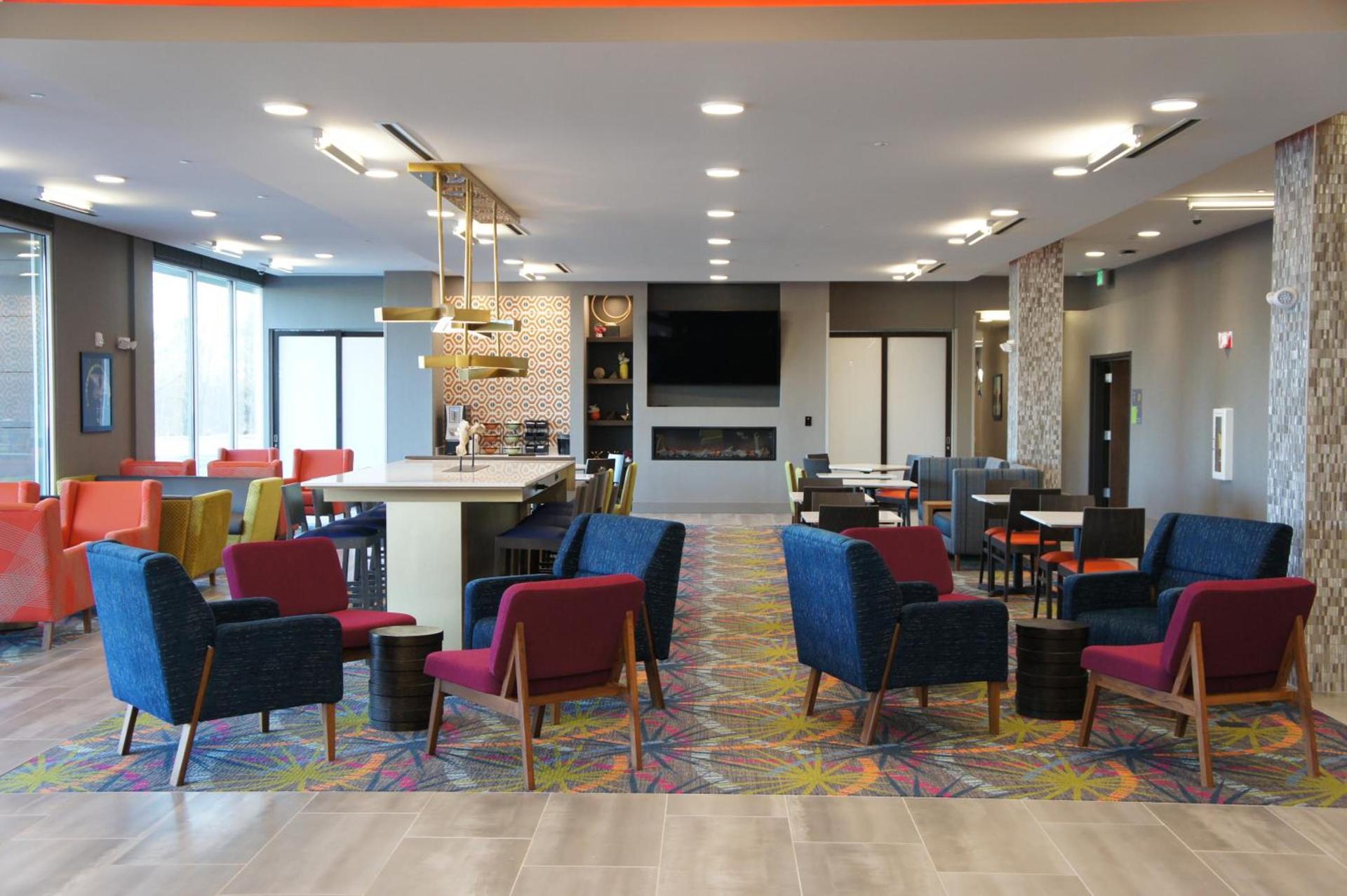 La Quinta Inn & Suites by Wyndham Braselton photo 56
