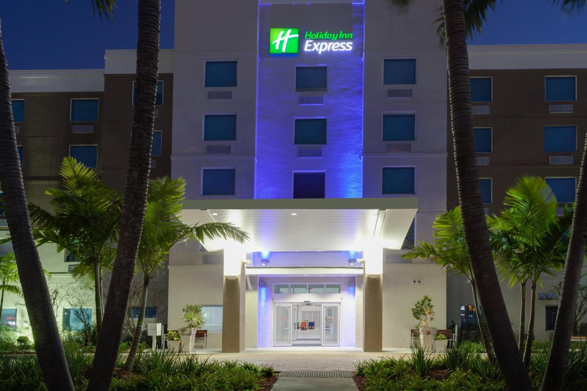 Holiday Inn Express Hotel & Suites Fort Lauderdale Airport/Cruise Port by IHG photo 4