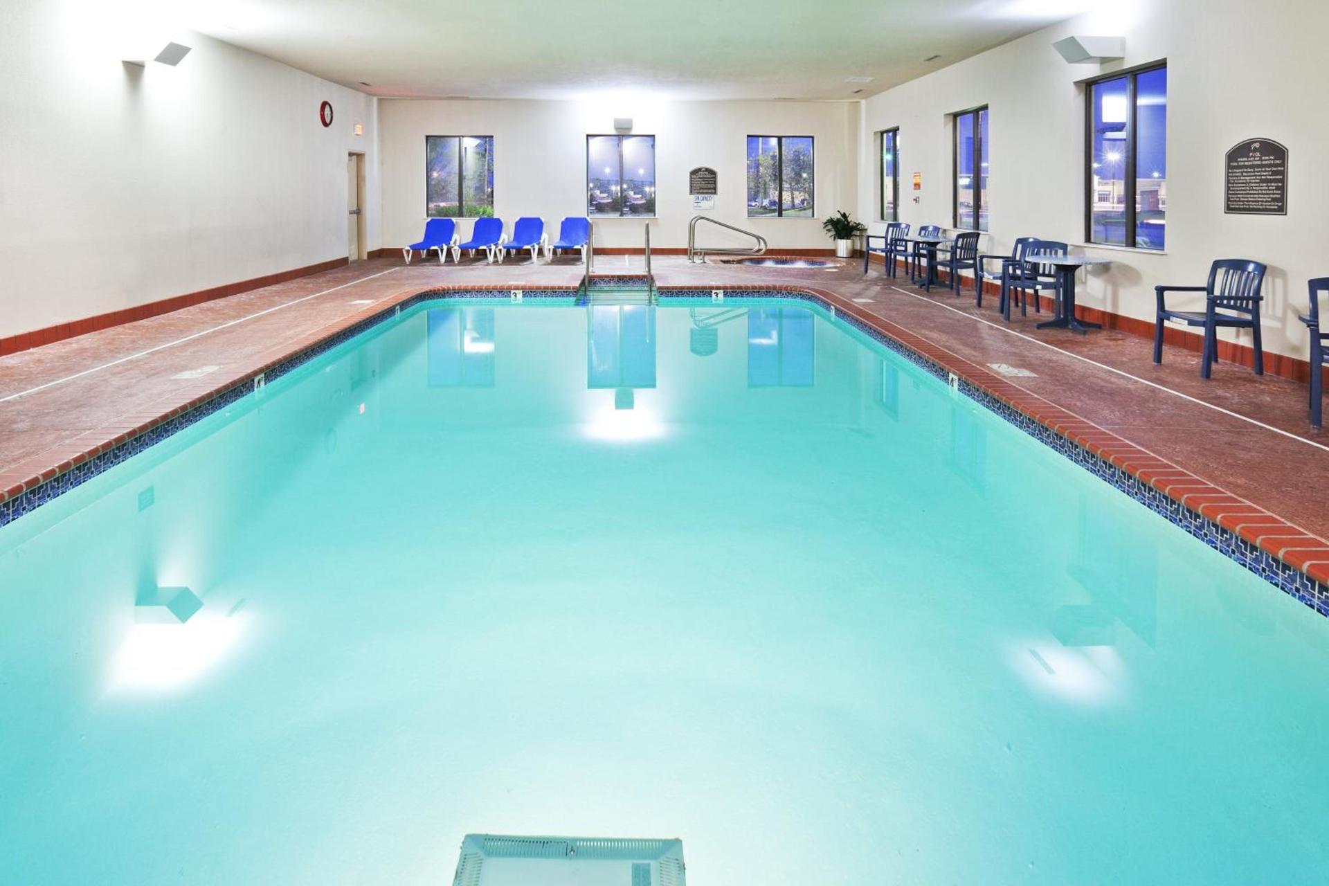 Holiday Inn Express & Suites Midwest City by IHG photo 11