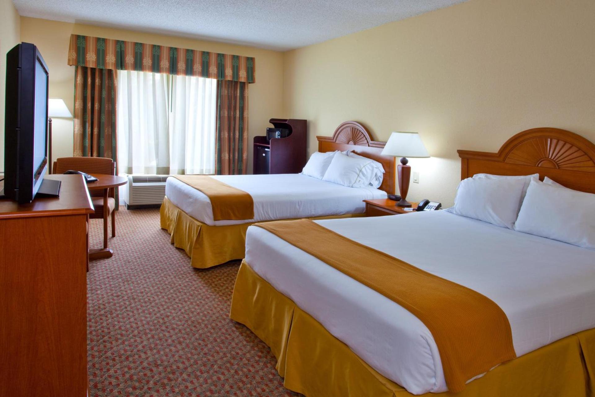 Holiday Inn Express & Suites Spring Hill by IHG photo 12